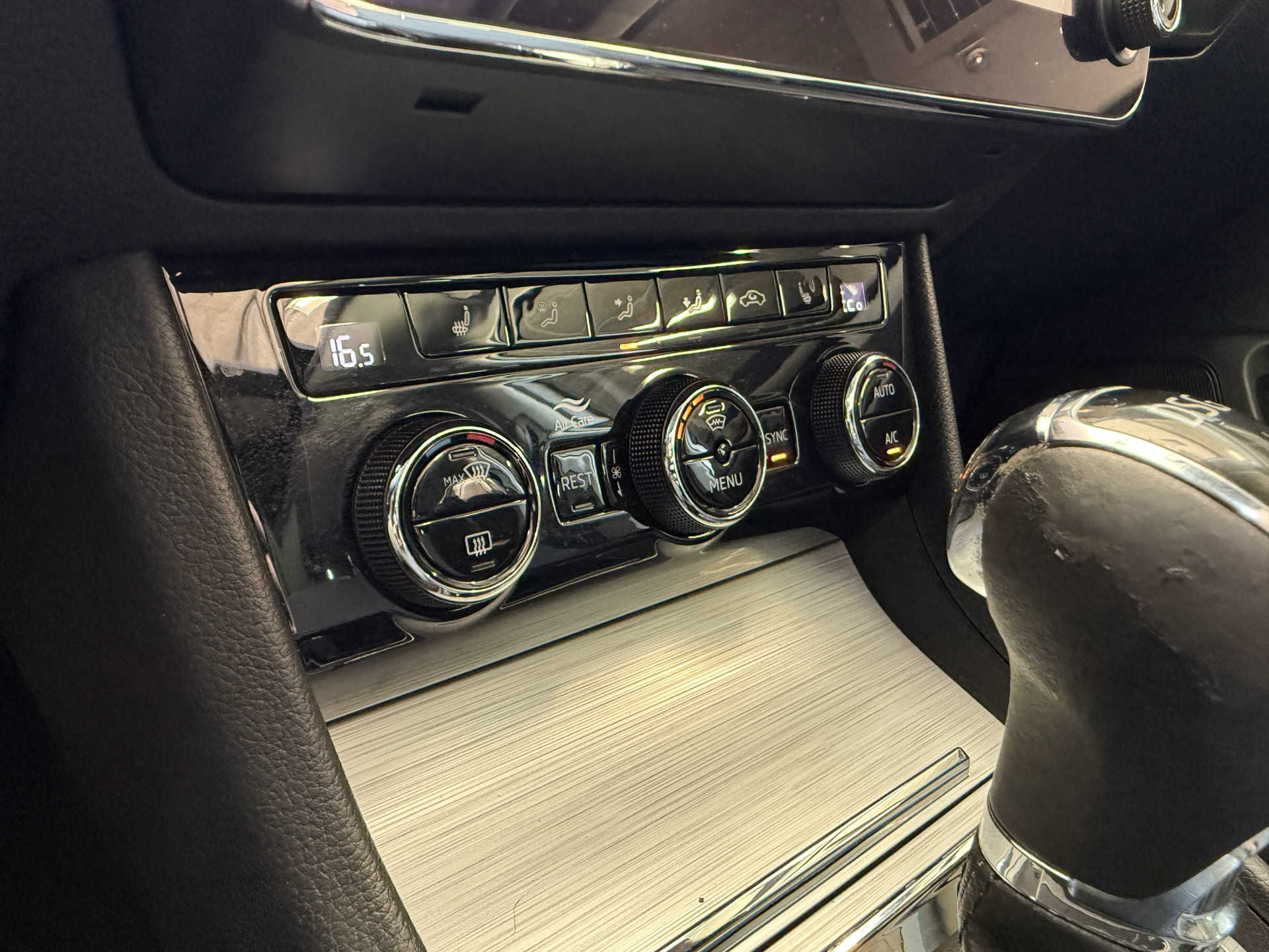 ŠKODA Superb Combi 1.4 TSI iV Business Edition Plus | Panoramadak | Crystal Light | Apple Carplay
