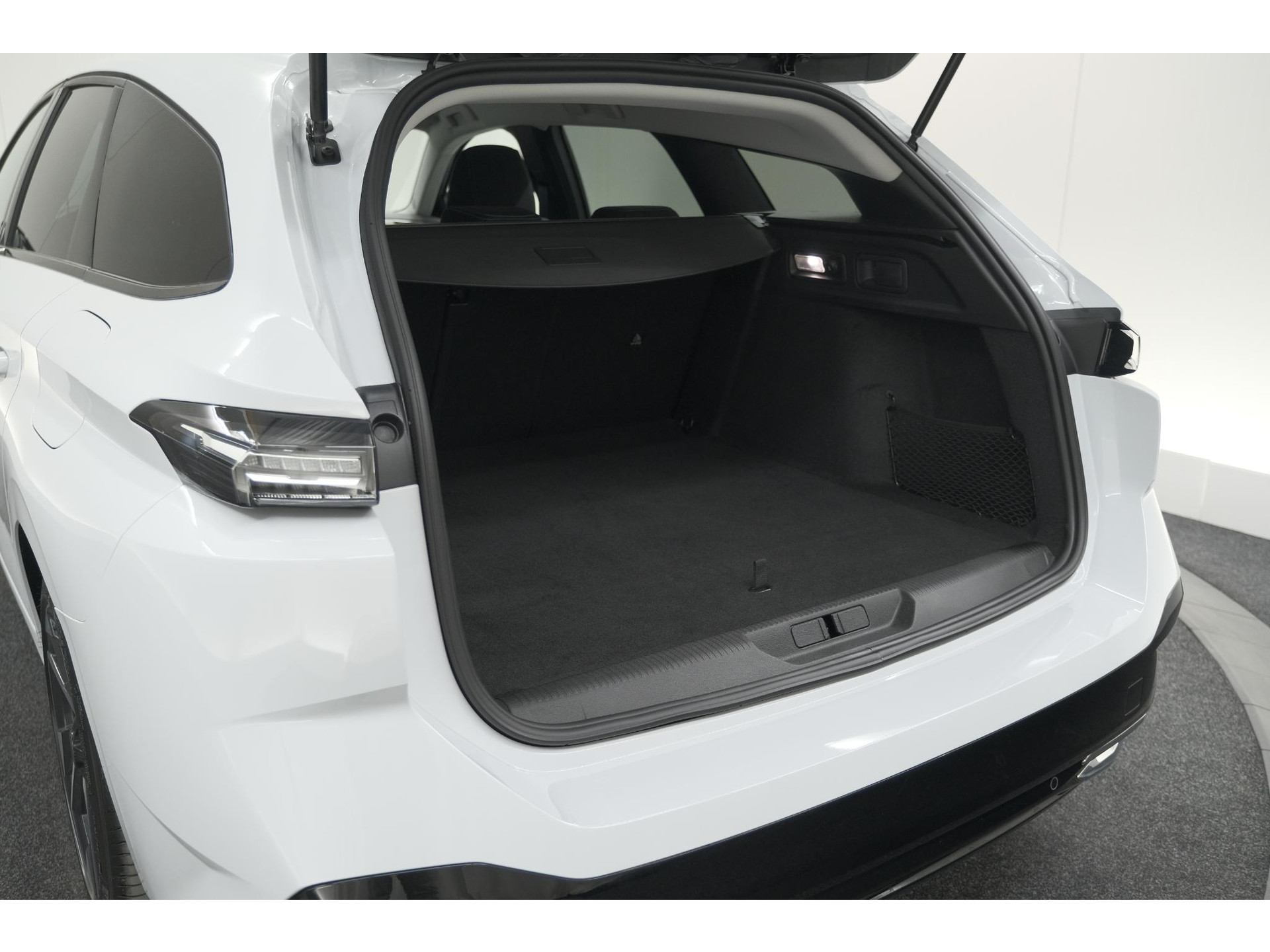 Peugeot 308 SW 1.6 Plug-in Hybrid 180 Allure | Perfecte Staat | 360 Camera | Adaptieve Cruise Control | Navigatie | Apple Carplay