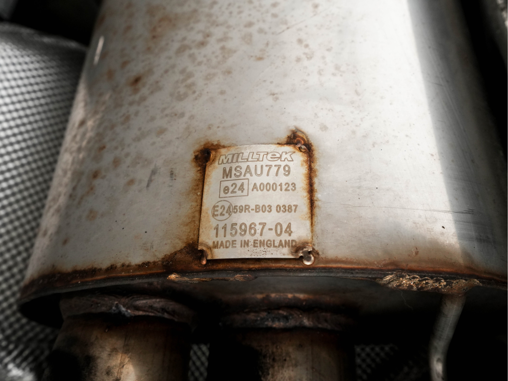 Audi RS Q8 4.0 TFSI quattro *MILLTEK | CERAMIC-BRAKES | PANO | HEAD-UP | CARBON-PACK | LEATHER | MEMORY-PACK | 4-WHEEL-STEERING | AIR-SUSPENSION | BANG&OLFUSEN | ADAPTIVE-CRUISE | BLINDSPOT | TOP-VIEW | SOFT-CLOSE | NIG