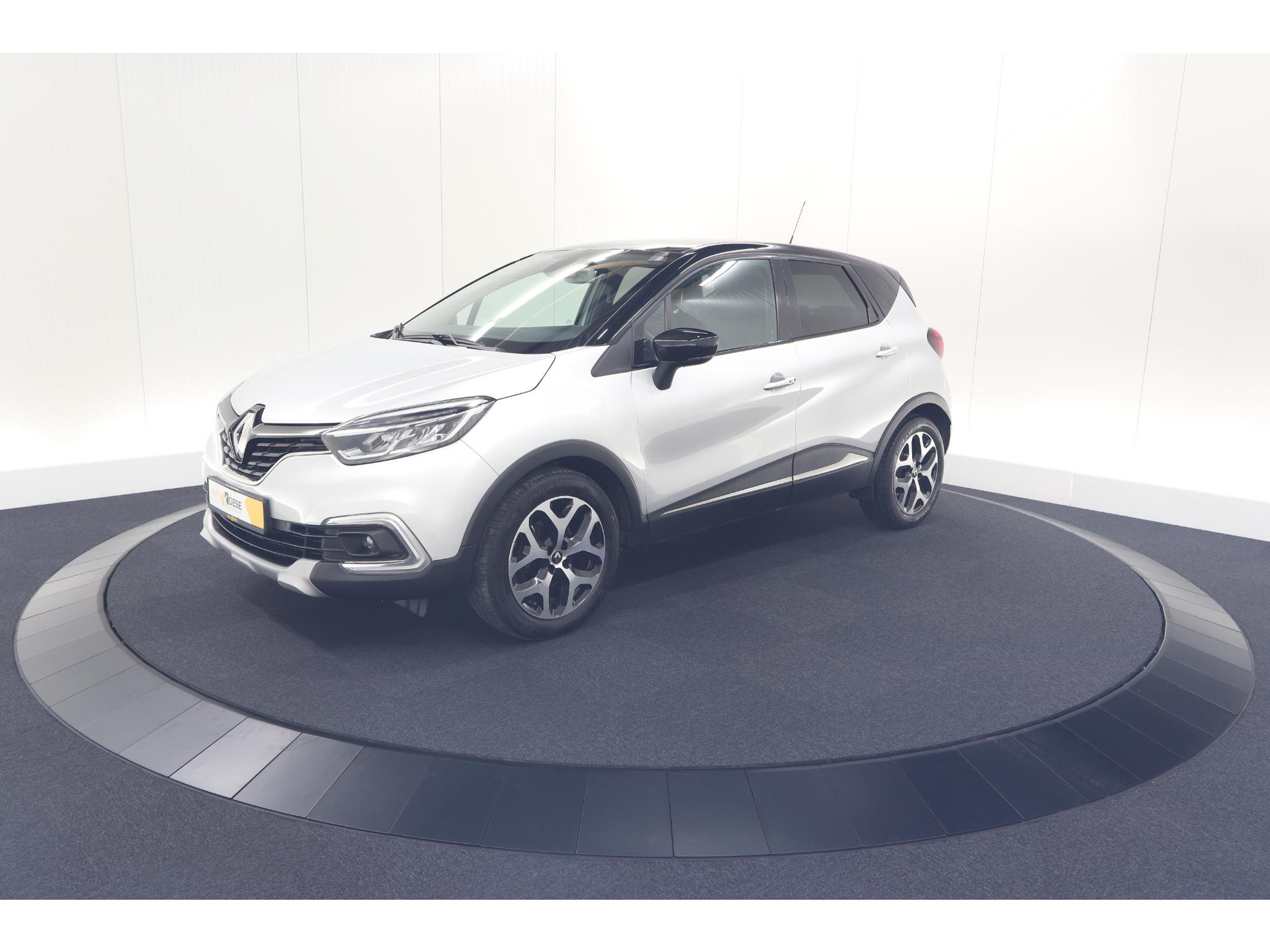 Renault Captur TCe 150 EDC Intens | Trekhaak | Navigatie | Parkeersensoren