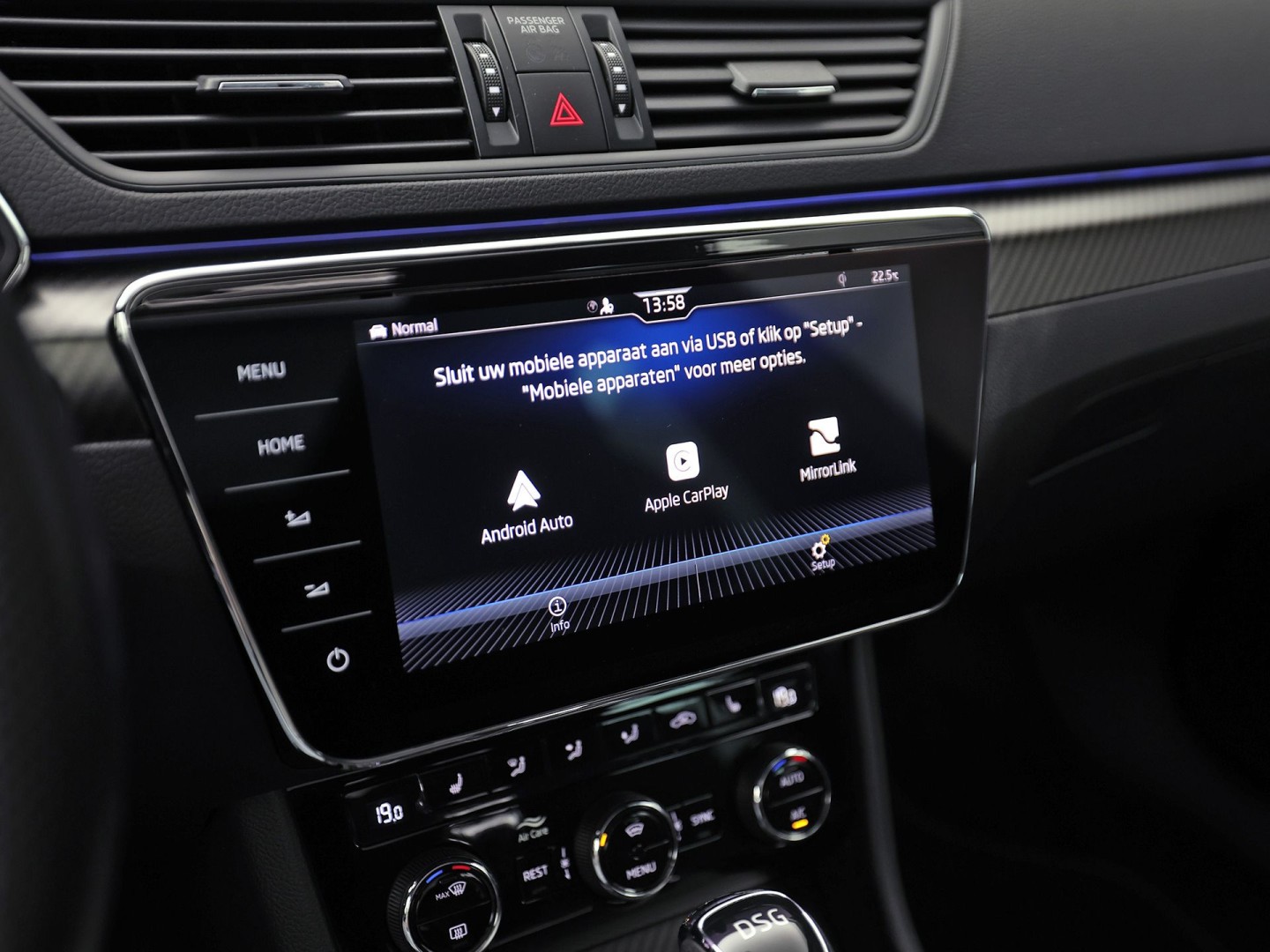 Škoda Superb Combi 1.4 TSI iV Sportline 218Pk Automaat (PANORAMADAK, 360 CAMERA, VIRTUAL COCKPIT, MEMORY SEATS, CANTON AUDIO, STOELVERWARMING, ADAPTIVE CRUISE, SFEERVERLICHTING, APPLE CARPLAY, NIEUWSTAAT)