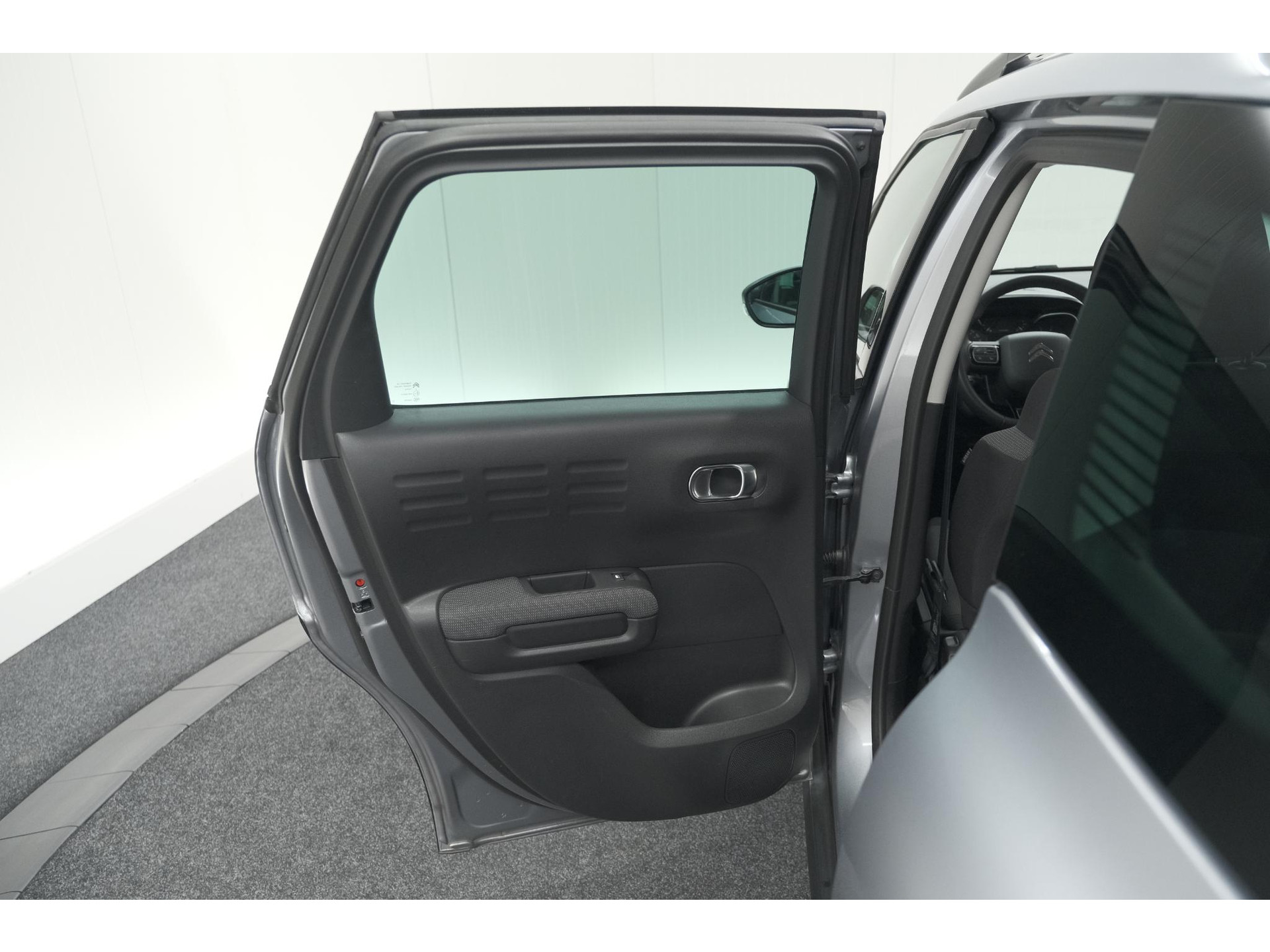 Citroen C3 Aircross PureTech 130 EAT6 Max | Parkeersensoren | Stoelverwarming | Apple Carplay | 16 Inch Lichtmetalen Velgen