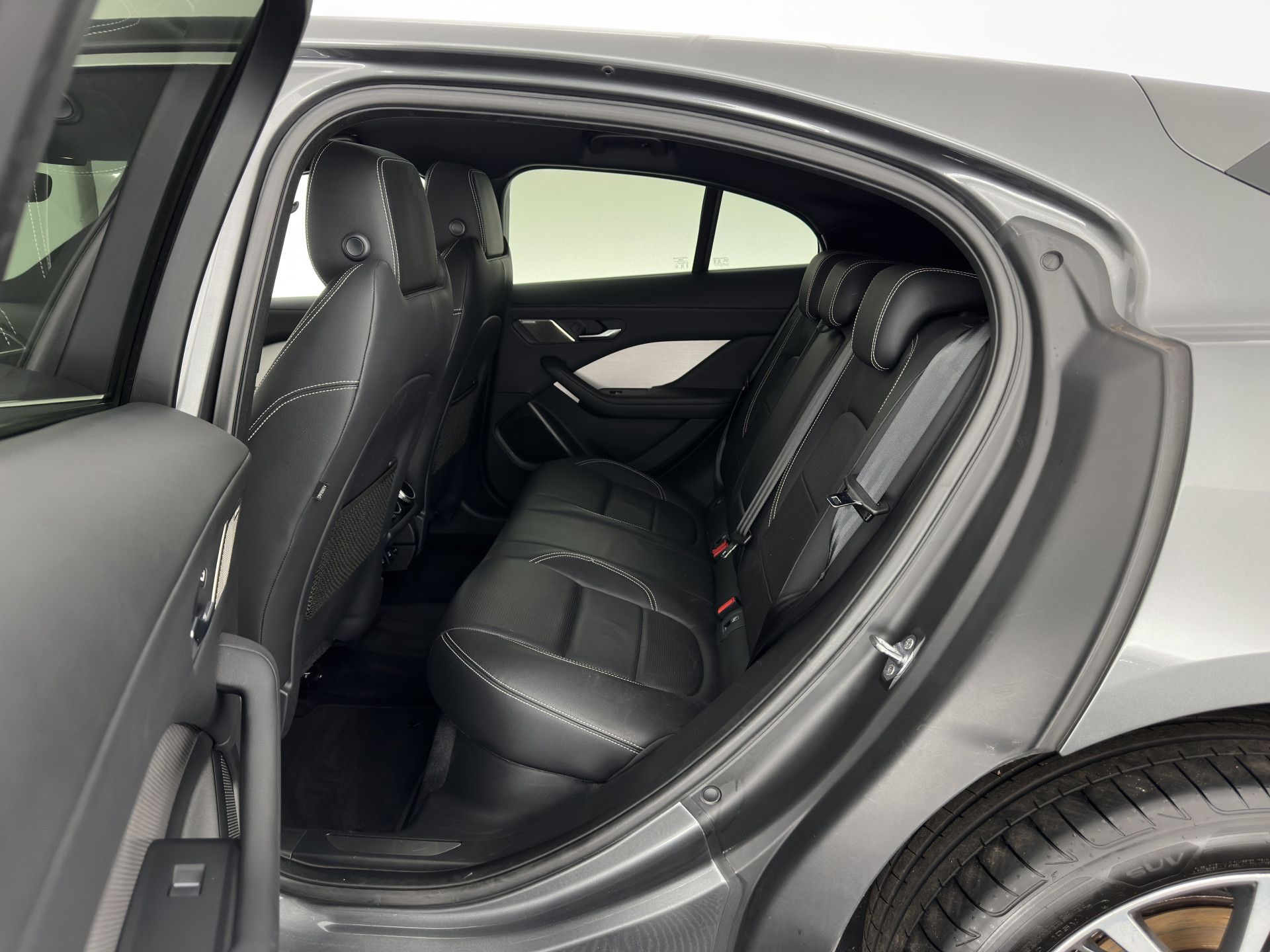 Jaguar I-PACE EV400 HSE 90 kWh AWD (INCL-BTW) *PANO | LEATHER | FULL-LED | MERIDIAN-AUDIO | TOP-VIEW | MEMORY-PACK | BLIND-SPOT | DIGI-COCKPIT | KEYLESS | DAB+ | NAVI-FULLMAP | ECC | HEATED-COMFORTSEATS | PDC | CCS-FASTLOADER