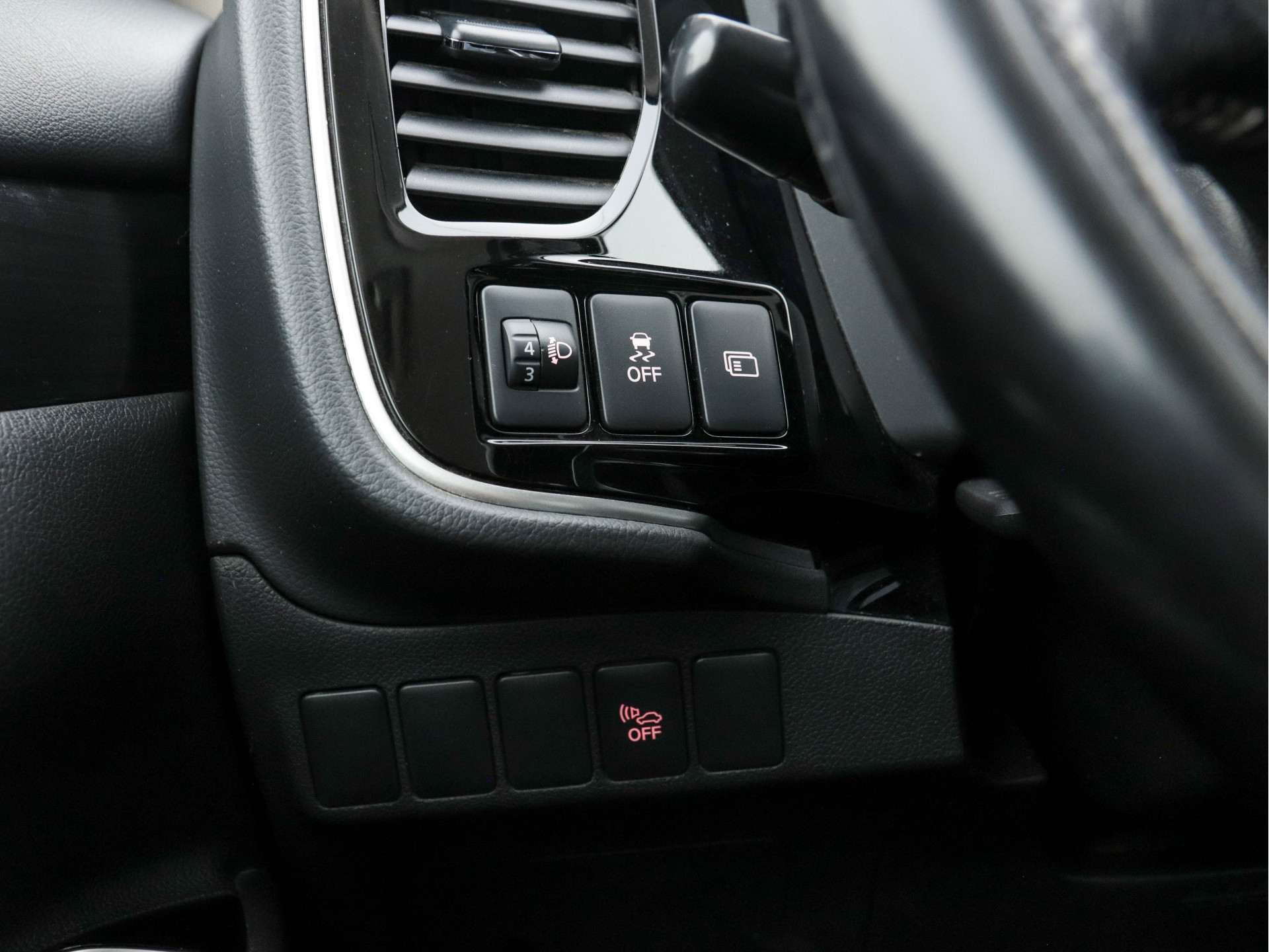 Mitsubishi Outlander 2.0 Plug-in Hybrid AWD (INCL-BTW)  *MICROFIBRE-LEATHER | NAVI-FULLMAP | KEYLESS | DAB | CAMERA | ECC | CRUISE | CARPLAY | PRIVACY-GLASS | TOWBAR | SHIFT-PADDLES | 16"ALU*