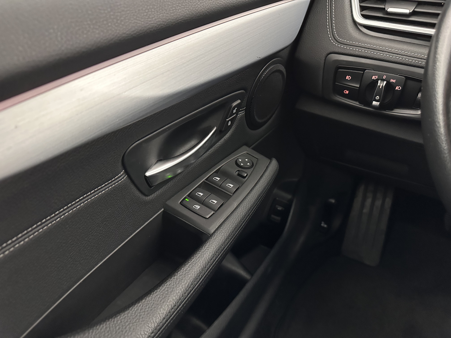 BMW 2-serie Active Tourer 216d Sportline Corporate Lease High Executive Aut. *LEATHER | FULL-LED | HEATED-SPORTSEATS | NAVI-FULLMAP | ECC | HEAD-UP | PDC | CRUISE | 18''ALU*