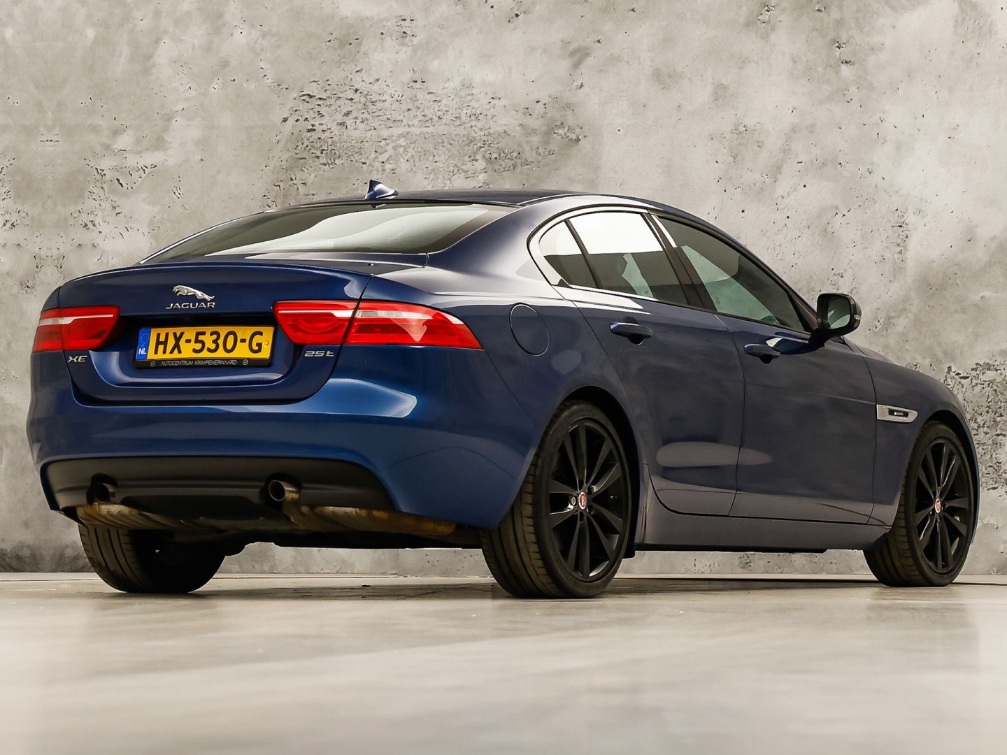 Jaguar XE 2.0 Portfolio 241Pk Automaat (NAVIGATIE, MERIDIAN AUDIO, LEDER, ELEK SPORTSTOELEN, LANE ASSIST, STUURWIEL VERWARMD, ZWART HEMEL, NIEUWSTAAT)