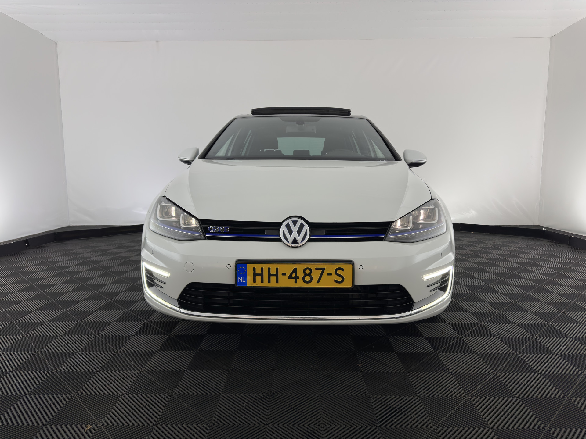 Volkswagen Golf 1.4 TSI GTE Executive Plus ( Plug-in ) Aut. * PANO | FULL-LED | NAVI-FULLMAP | SPORT-SEATS | DAB+ | ECC | CRUISE | CAMERA | PRIVACY-GLASS | 18" ALU *