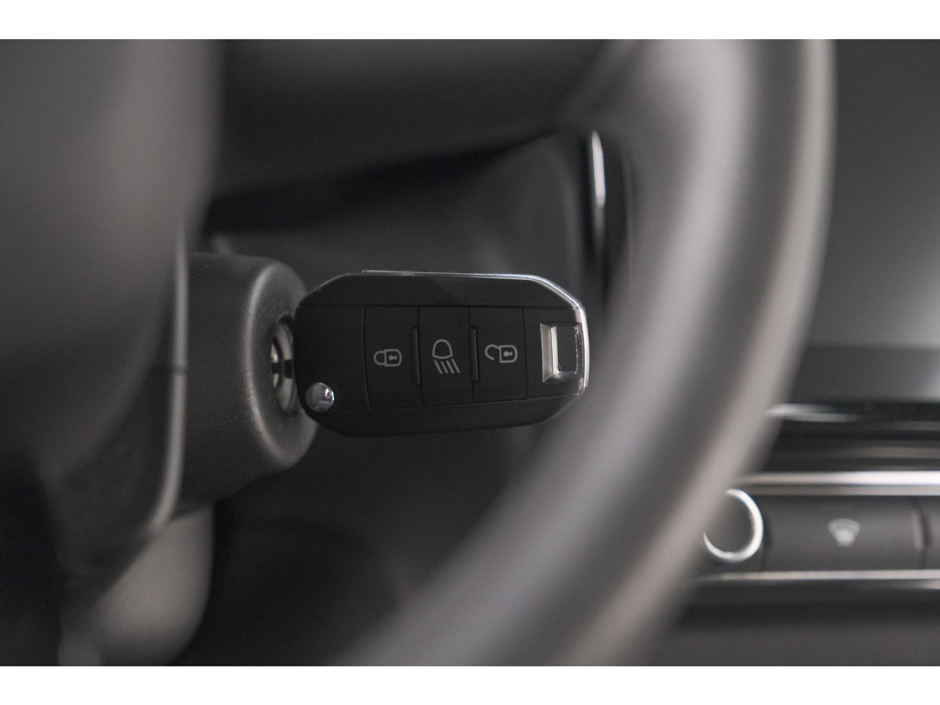 Citroen C3 Aircross PureTech 130 EAT6 Shine | Parkeersensoren | Apple Carplay | Stoelverwarming