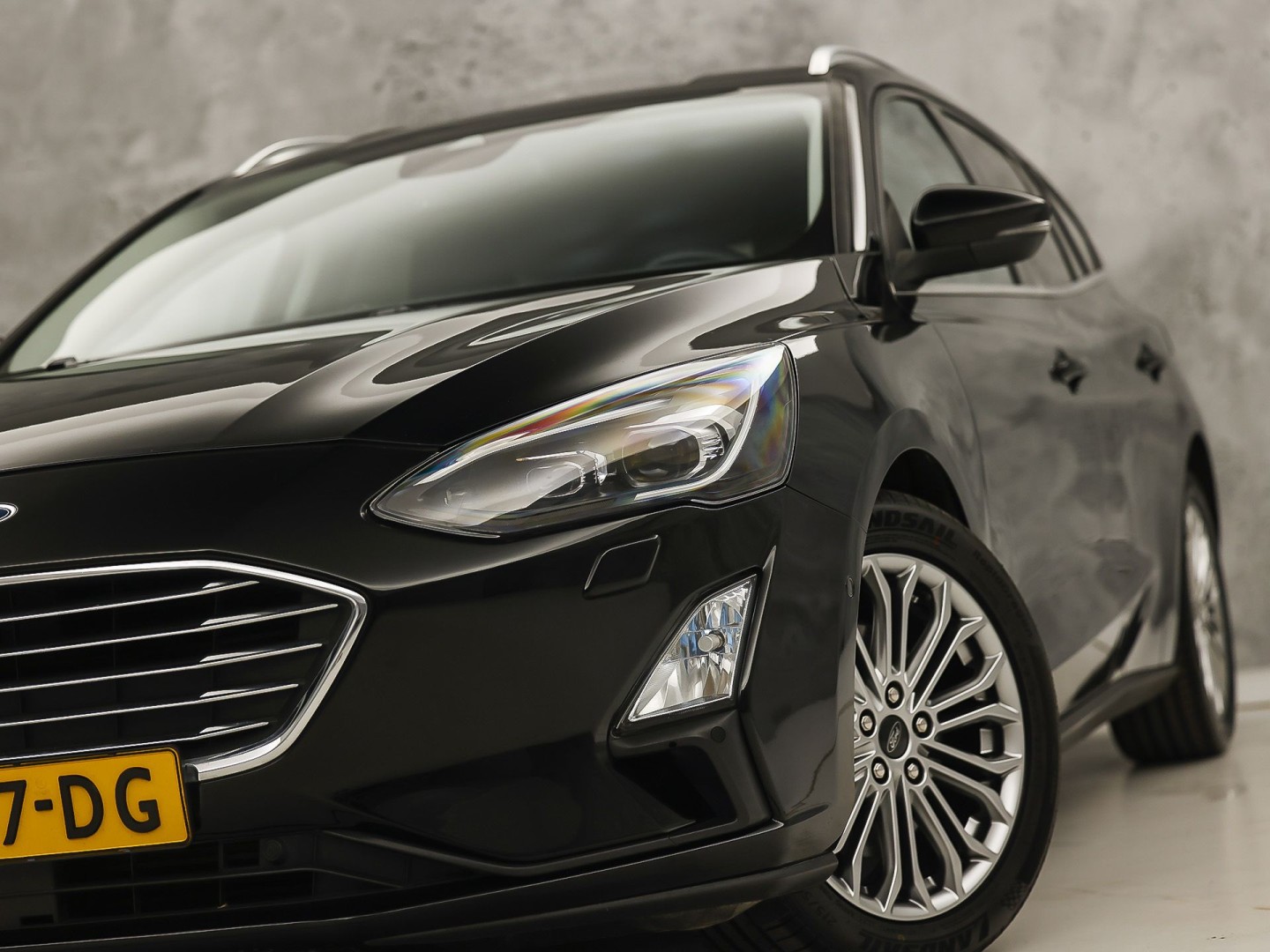 Ford Focus Wagon 1.0 EcoBoost Titanium Sport (APPLE CARPLAY, GROOT NAVI, STUUR/STOELVERWARMING, CAMERA, SPORTSTOELEN, GETINT GLAS, ADAPTIVE CRUISE, NIEUWSTAAT)