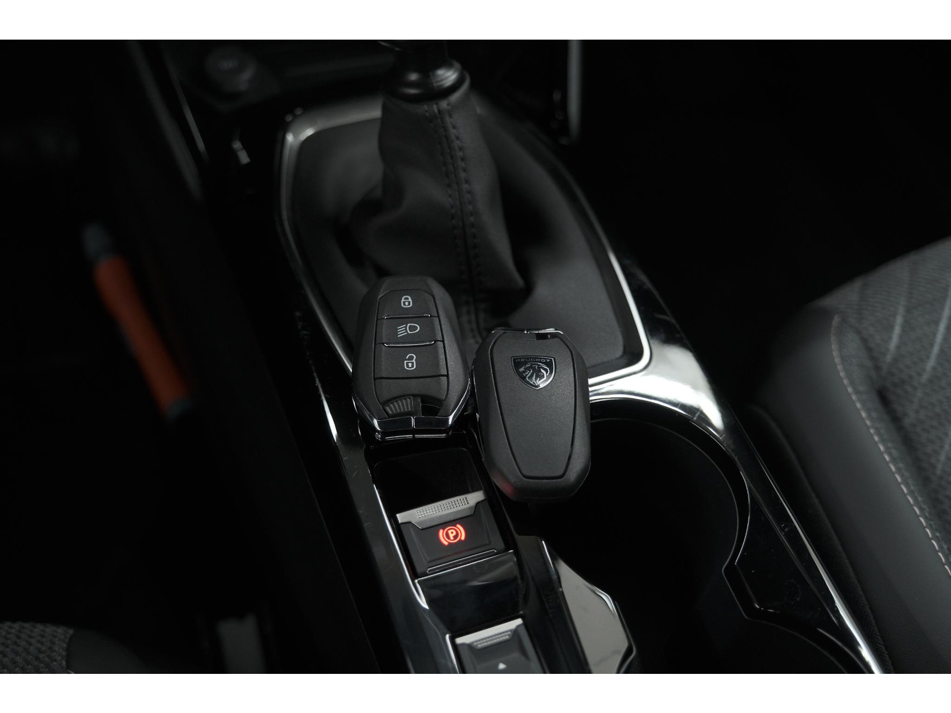 Peugeot 2008 PureTech 100 Allure | 360 Camera | Dodehoekdetectie | Navigatie | Apple Carplay