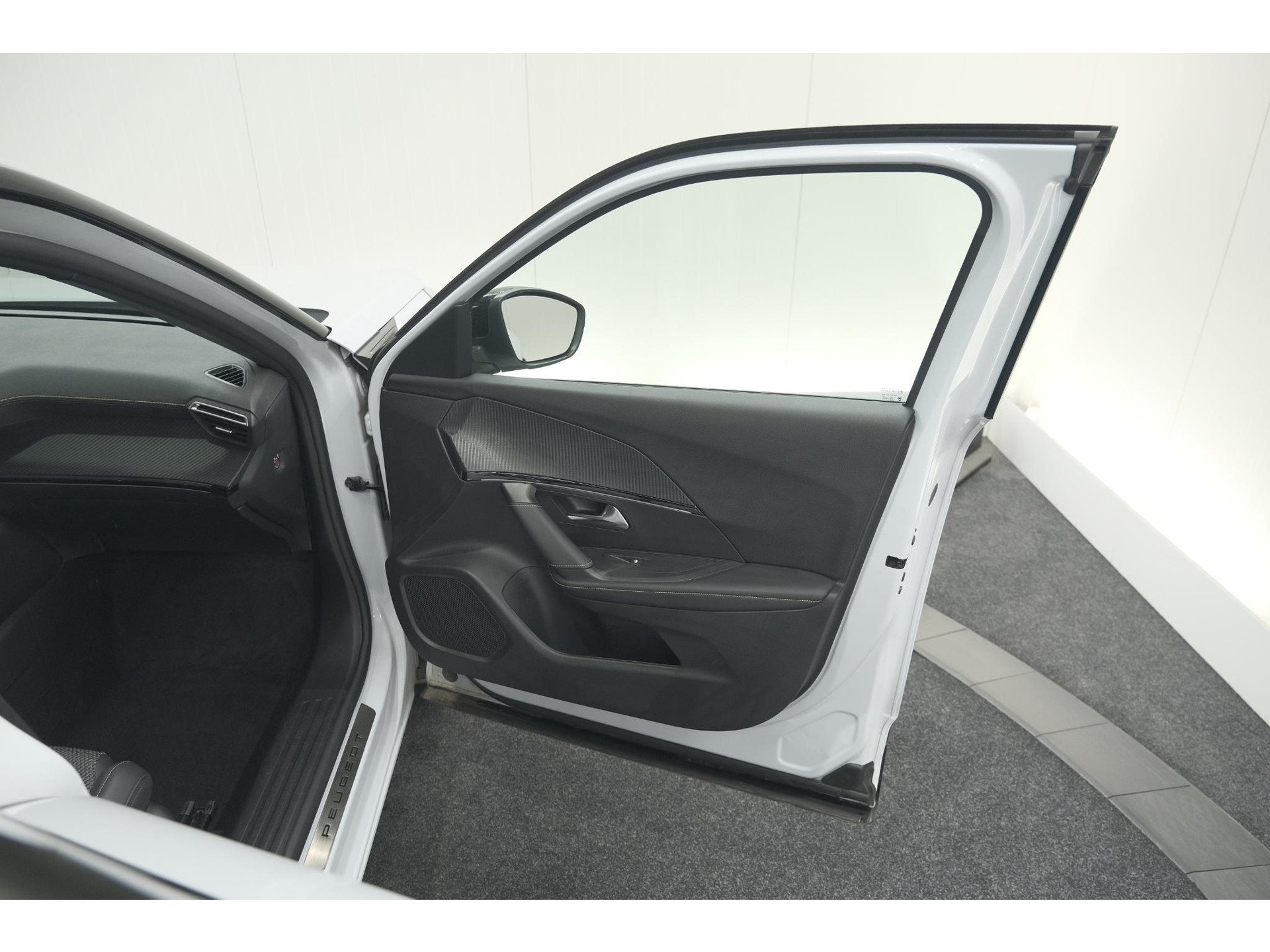 Peugeot 2008 PureTech 130 EAT8 GT | Camera | Apple Carplay | Parkeersensoren