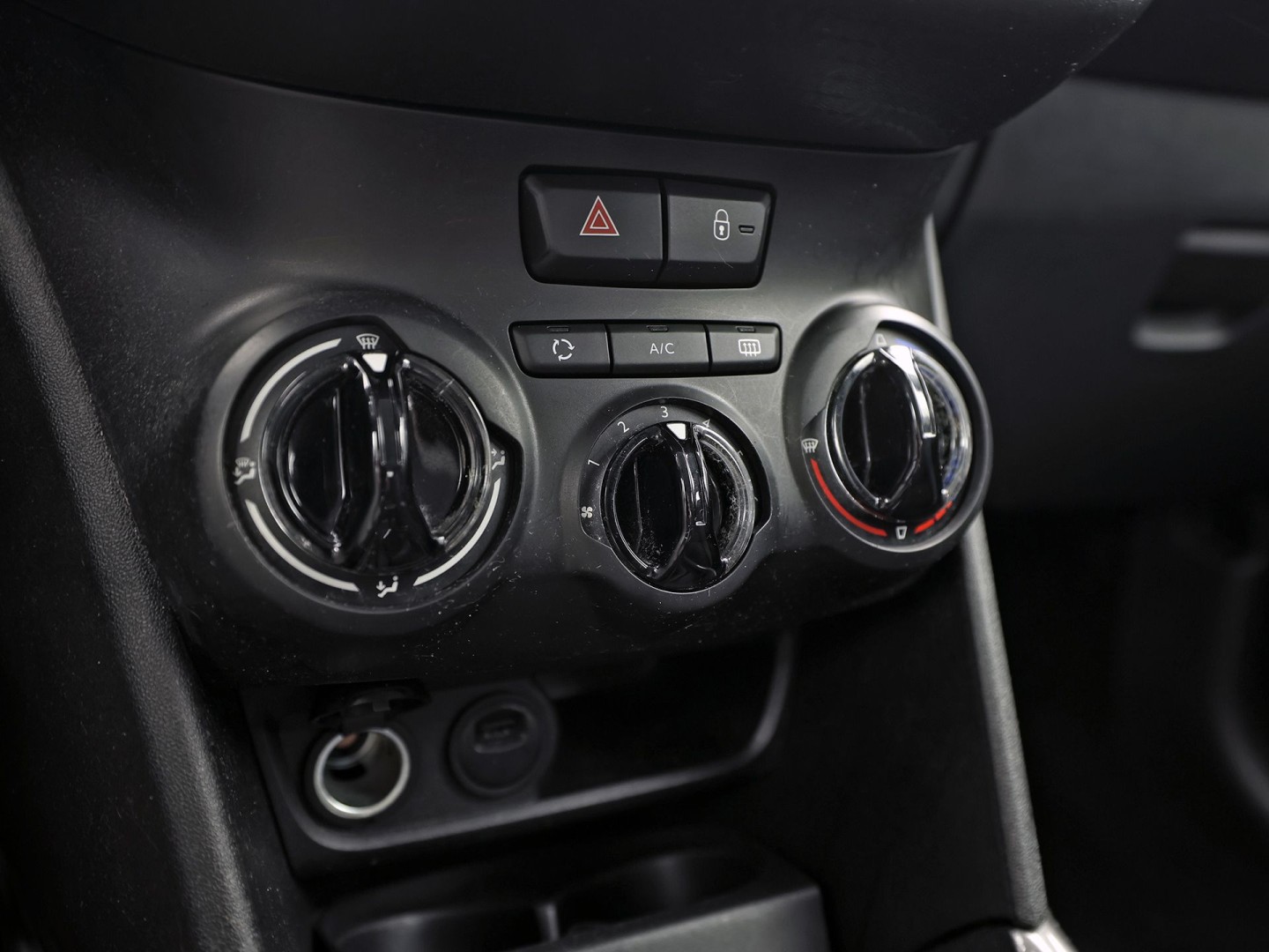 Peugeot 2008 1.2 PureTech Sport (SCHERM, CRUISE, SPORTSTOELEN, NIEUWE APK, NIEUWSTAAT)