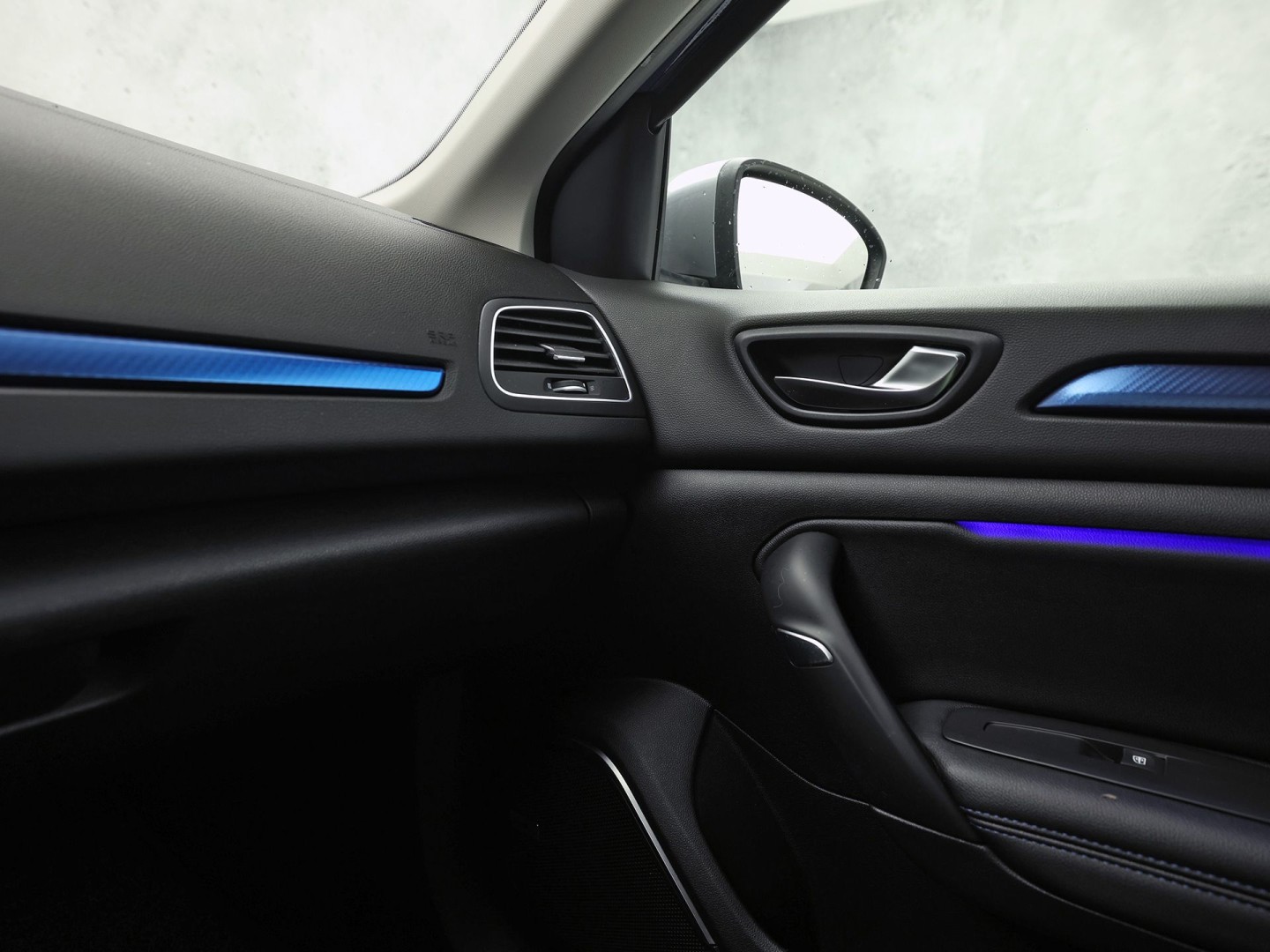 Renault Mégane Estate 1.6 TCe GT 205Pk Automaat (VIRTUAL COCKPIT, GROOT NAVI, KUIPSTOELEN, HEAD-UP DISPLAY, CAMERA, ADAPTIVE CRUISE, BOSE, STOELVERWARMING, NIEUWSTAAT)