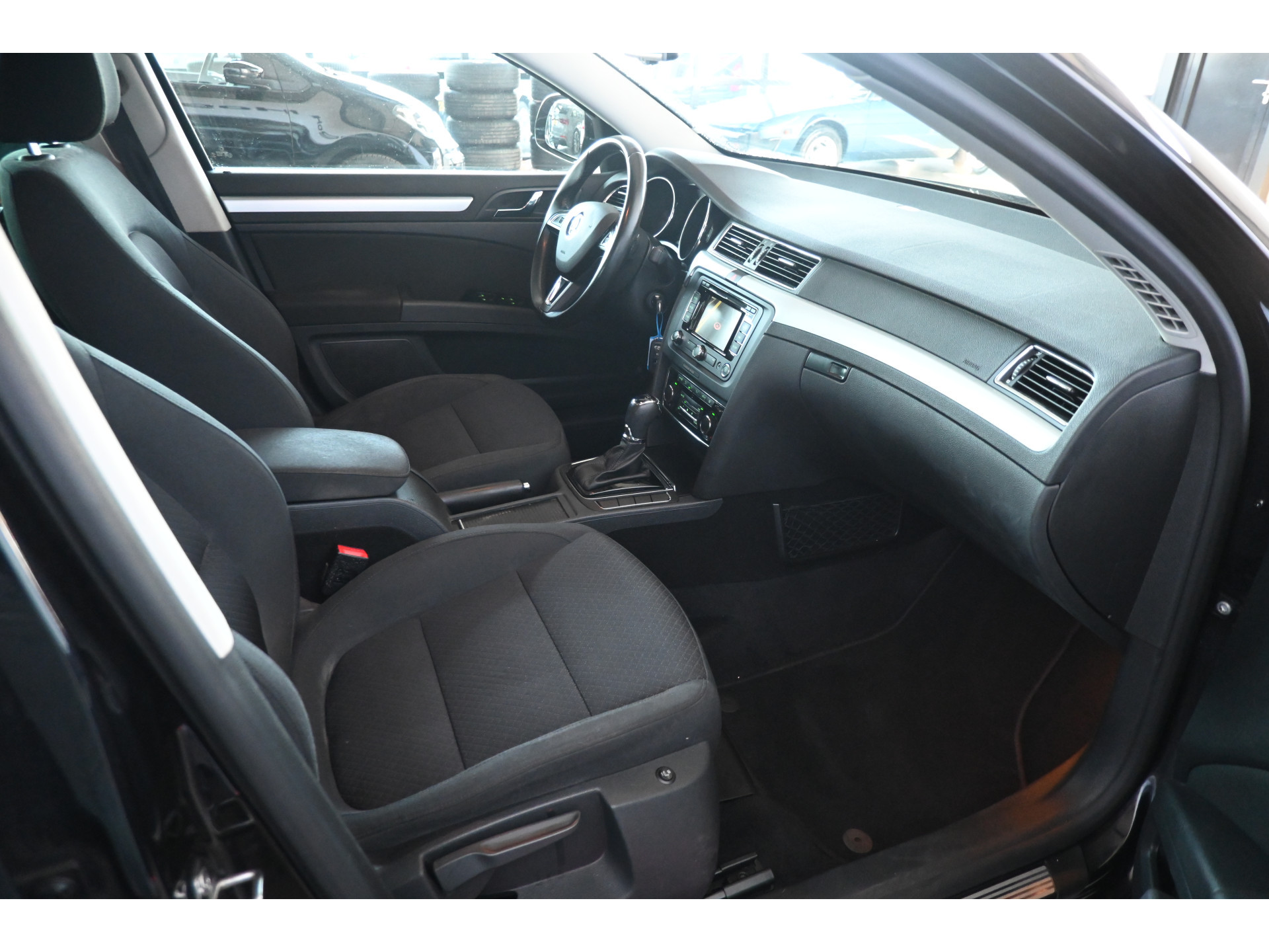 ŠKODA Superb Combi 1.8 TSI Ambition Automaat Clima Navigatie Cruise Control Trekhaak Inruil Mogelijk!