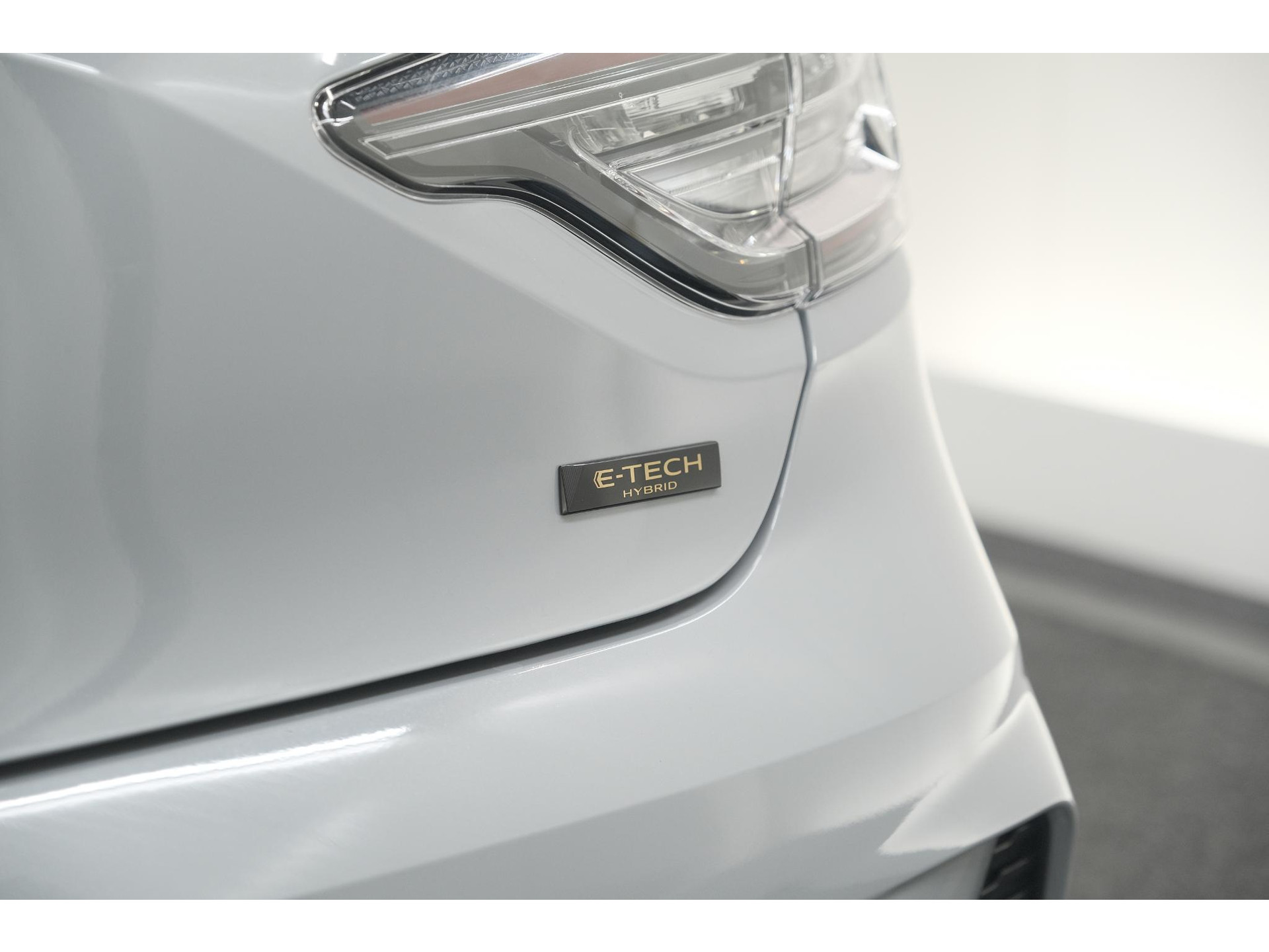 Renault Clio 1.6 E-Tech Full Hybrid 145 techno | 360 Camera | Adaptieve Cruise Control | Dodehoekdetectie | 9.3 Inch Groot Scherm