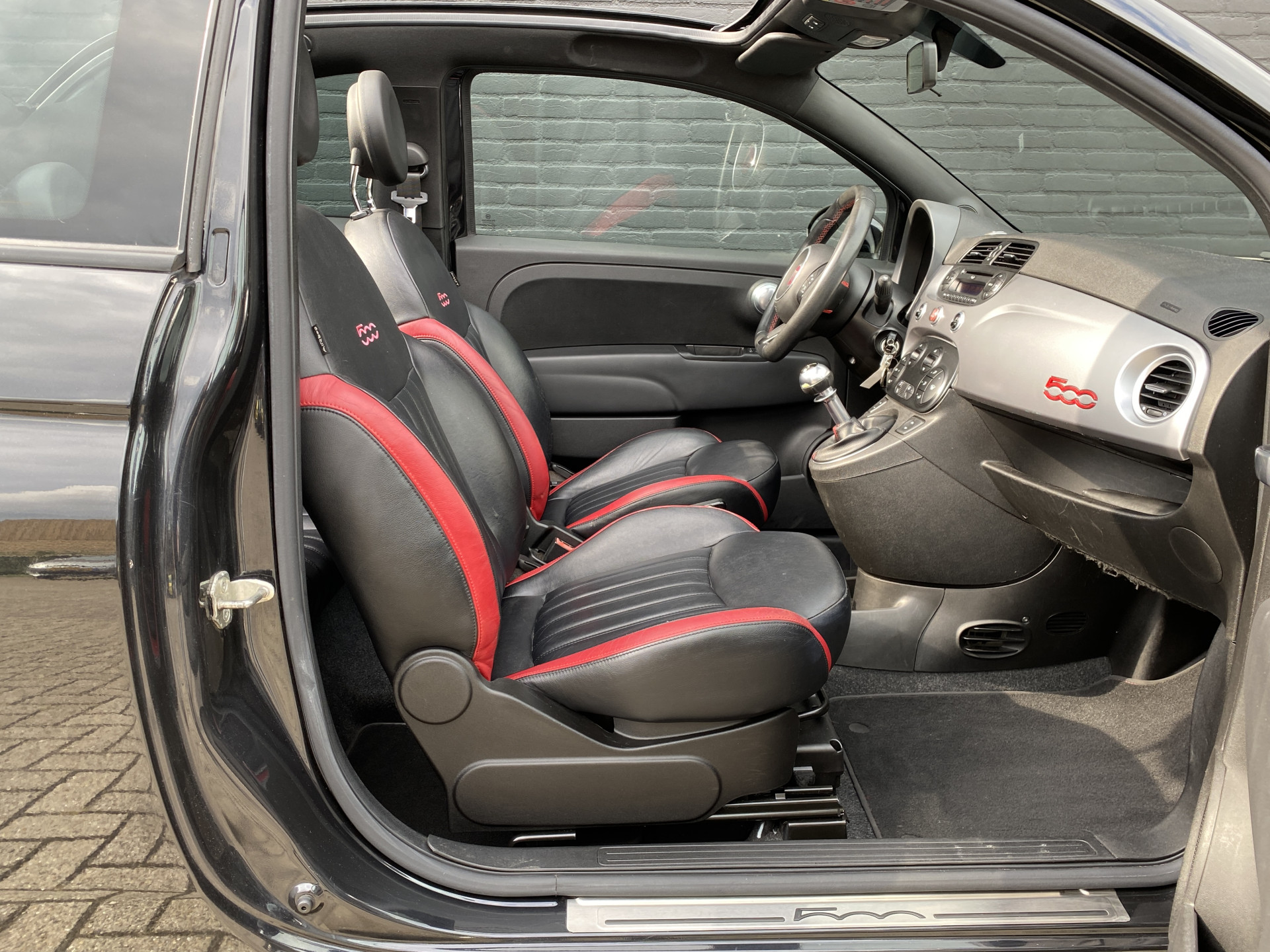 Fiat 500 C 0.9 TwinAir Turbo 500S Sport | leder interieur | climate control | parkeersensoren | all season banden | NL auto