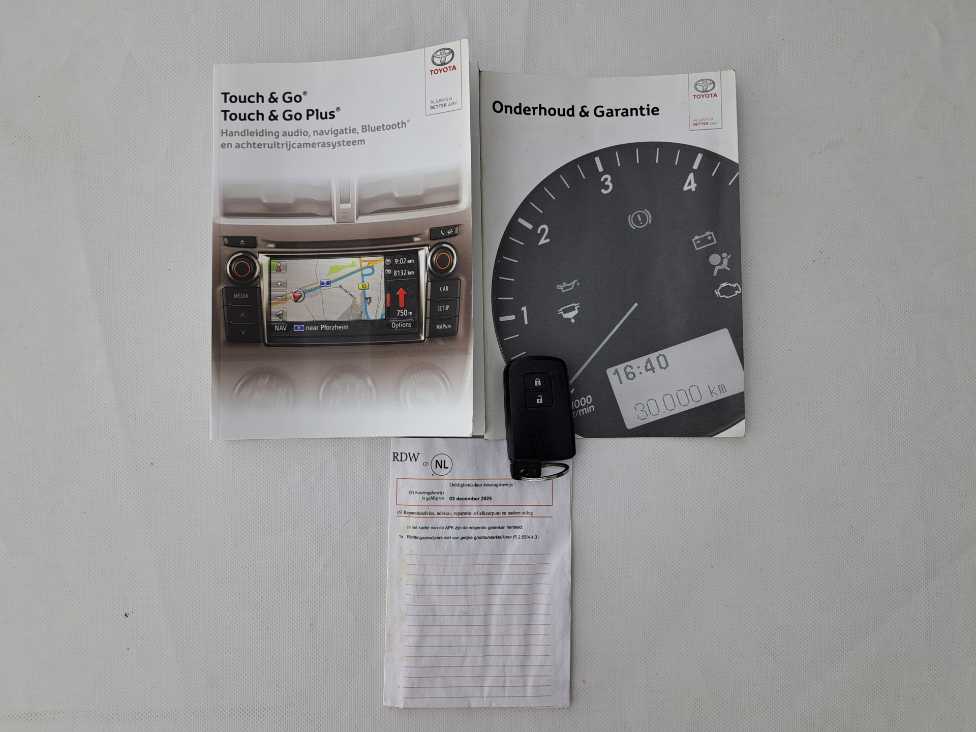 Toyota Auris Touring Sports 1.8 Hybrid Lease Aut. *PANO | NAVI-FULLMAP | KEYLESS | CAMERA | COMFORT-SEATS | ECC | PDC | CRUISE | TOWBAR | 16''ALU*