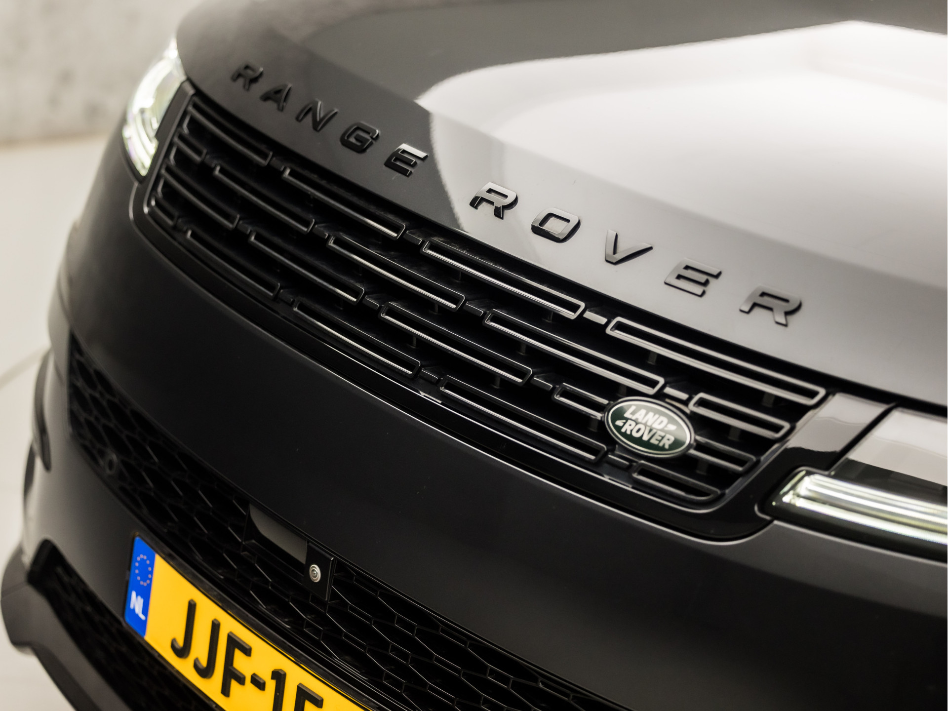 Land Rover Range Rover Sport 3.0 P460e Dynamic PHEV 441Pk Automaat (PANORAMADAK, LUCHTVERING, MERIDIAN AUDIO, STOELVERWARMING EN KOELING, 360 CAMERA, MEMORY SEATS, ADAPTIVE CRUISE, KEYLESS, NIEUWSTAAT)