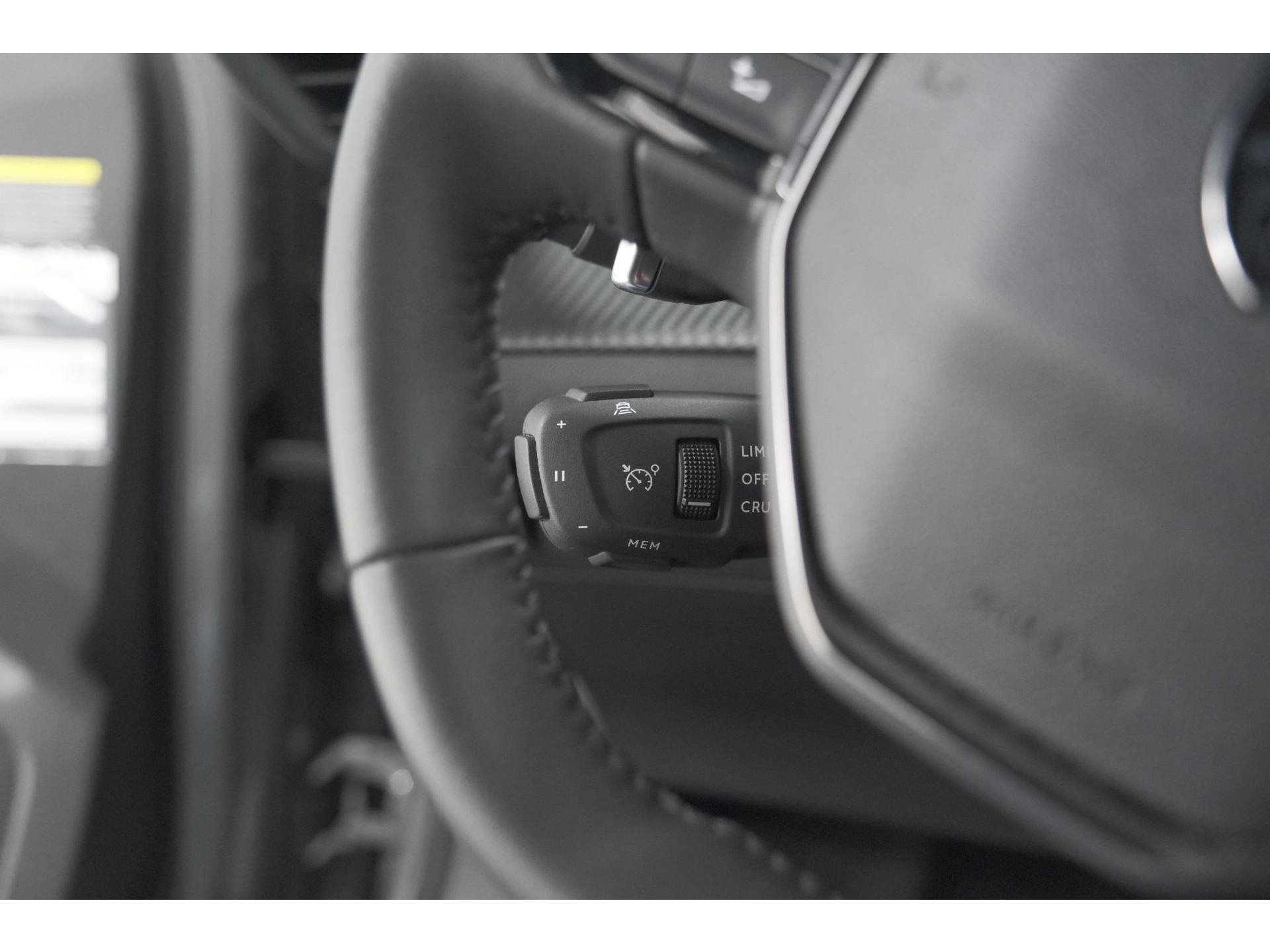 Peugeot 2008 PureTech 130 EAT8 Allure | 360 Camera | Adaptieve Cruise Control | Keyless | Dodehoekdetectie