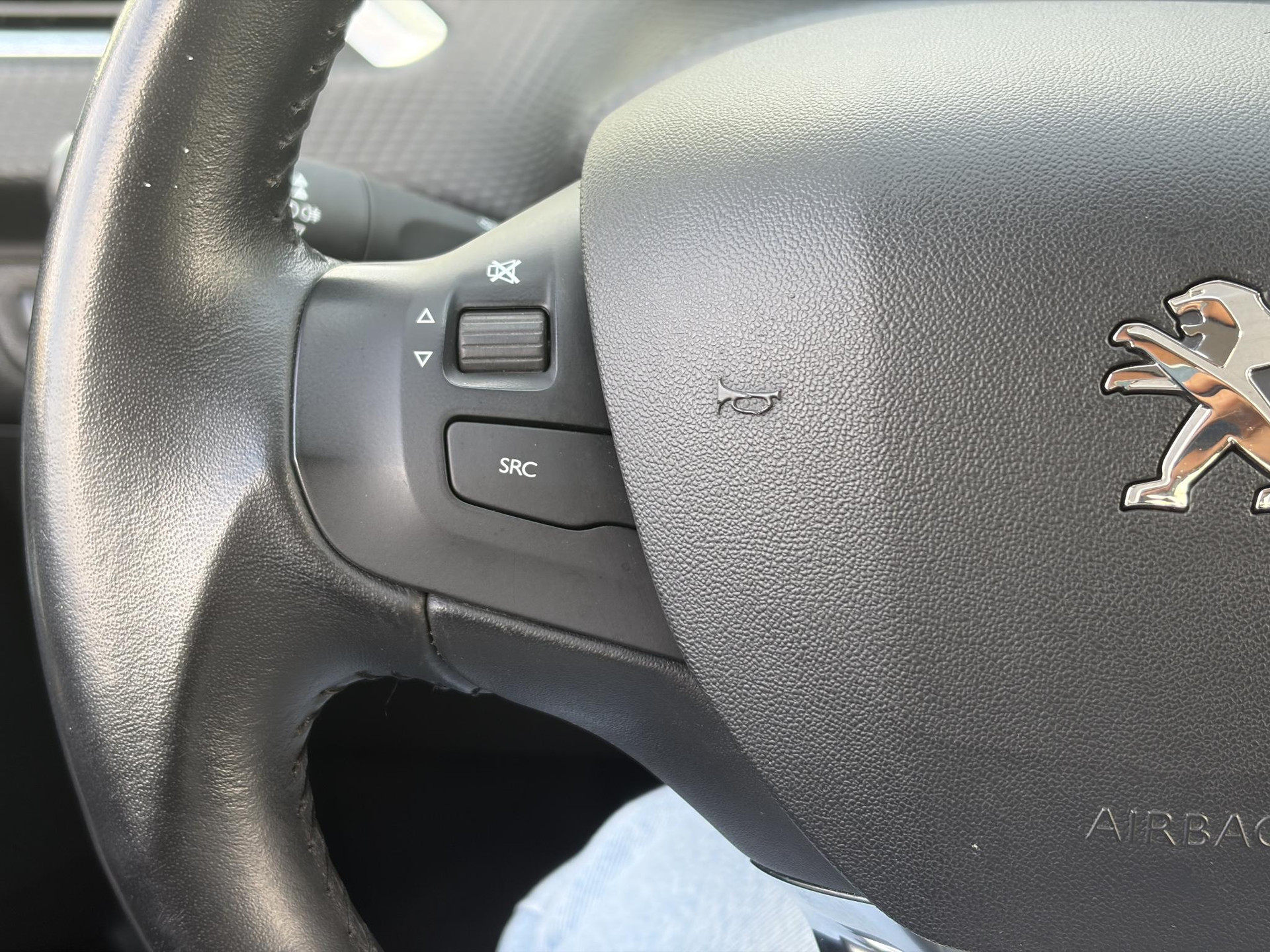 Peugeot 2008 1.2 PureTech Blue Lion 2e Eigenaar,131pk,Carplay,Navi,Dealer Onderhouden,6 Bak,D-riem vv in 2024,Pdc,N.A.P,Apk tot 04-2027