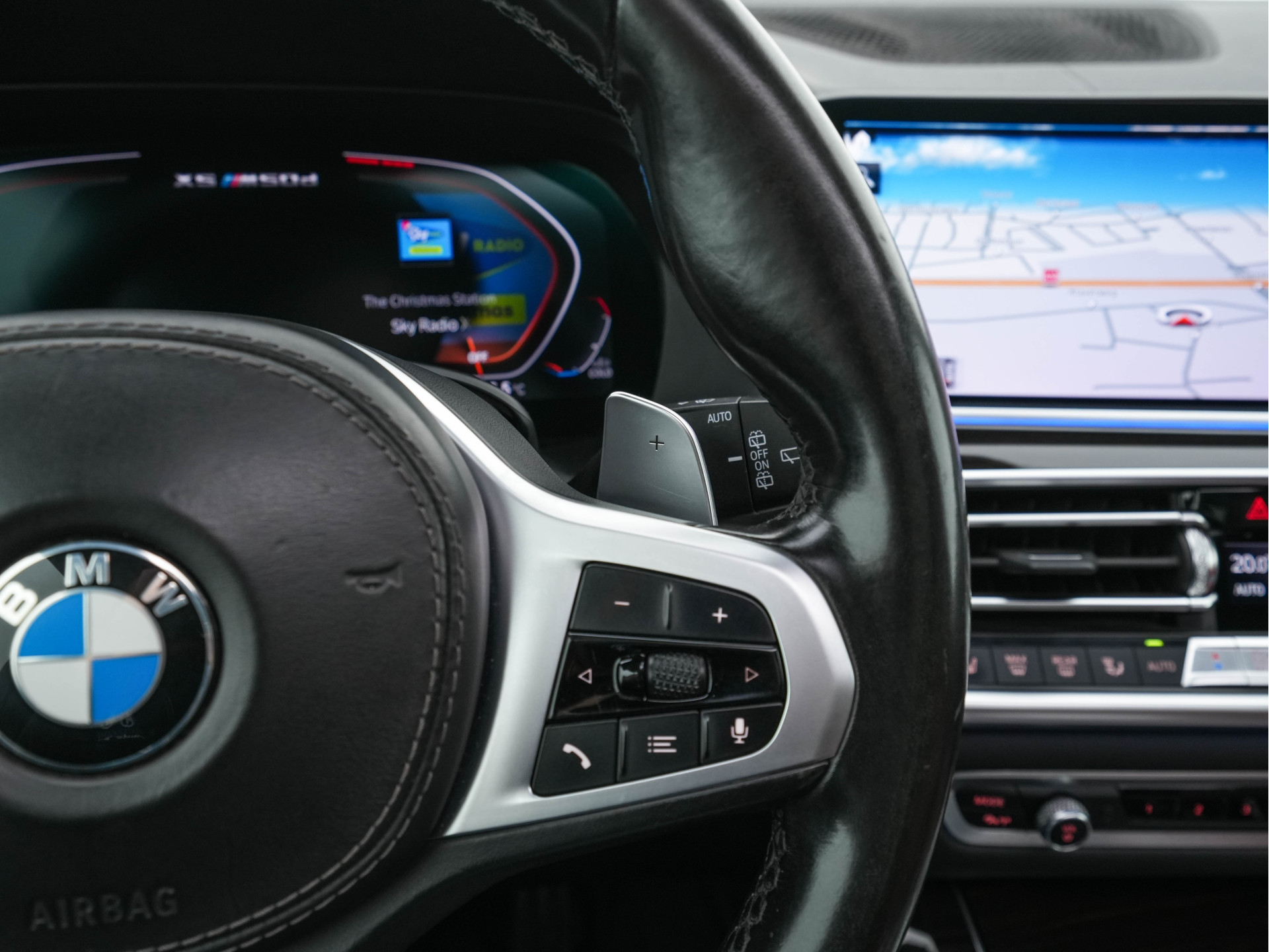 BMW X5 M50d High Executive M-Sportpack Aut. *PANO | HEAD-UP | DESIGN-LEATHER | LASER-LIGHT | TOP-VIEW | HARMAN/KARDON | MEMORY-PACK | DIGI-COCKPIT | DAB+ | HEATED-COMFORTSEATS | NAVI-FULLMAP | KEYLESS | TOWBAR | 21''ALU*