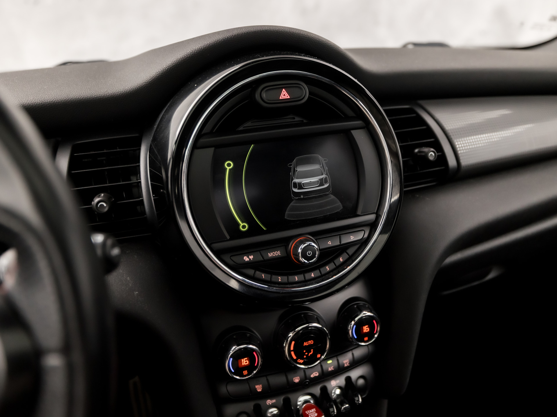 MINI Mini 1.5 Cooper Sport Automaat (PANORAMADAK, JCW PACK, NAVIGATIE, CLIMATE, ZWART HEMEL, SPORTSTOELEN, PARKEERSENSOREN, CRUISE, NIEUWE APK, NIEUWSTAAT)