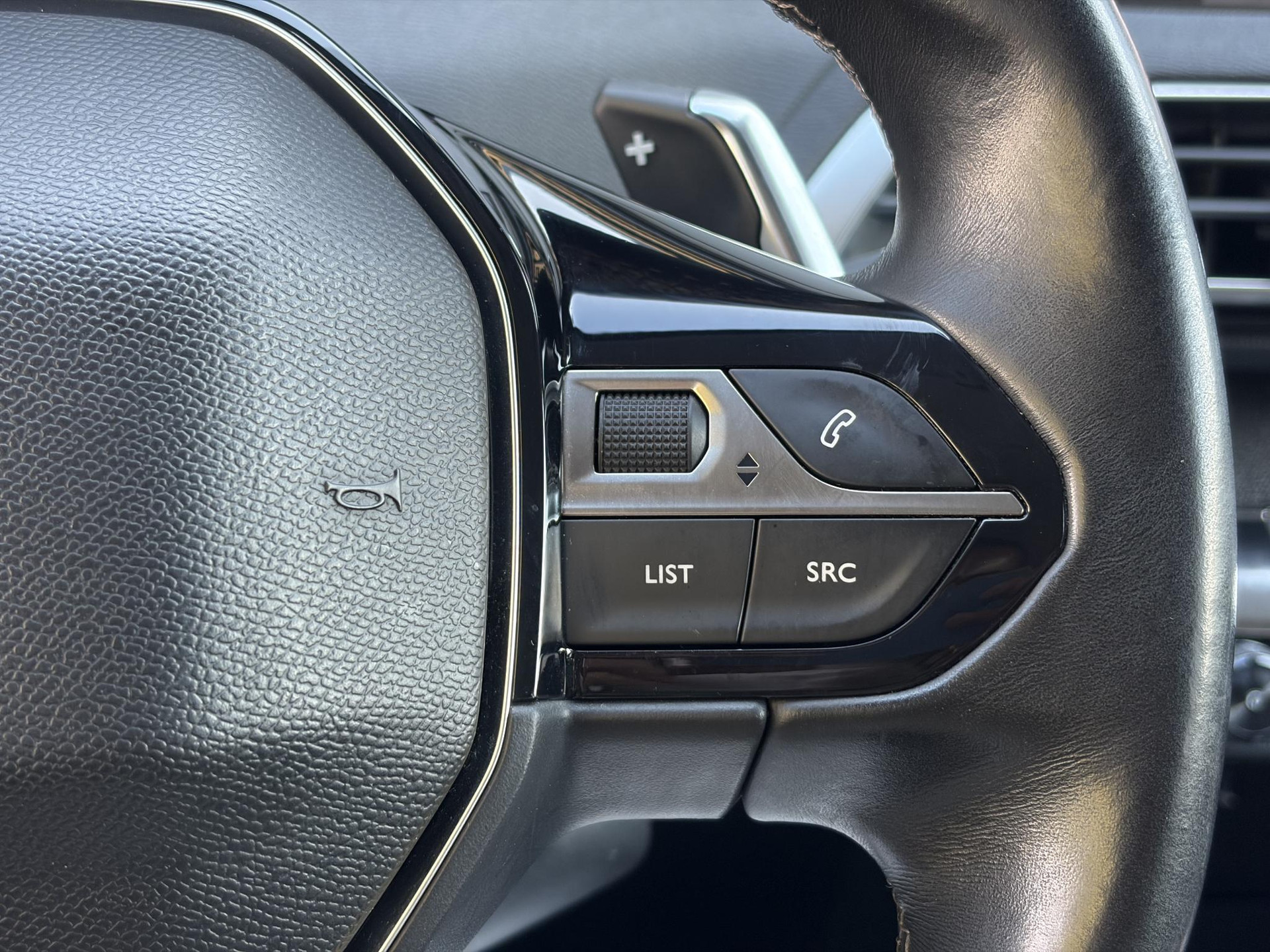Peugeot 3008 1.2 PureTech Allure ✓1e Eigenaar✓D-riem vv 2024✓360° Camera✓Navi✓Trekhaak✓Carplay✓131pk✓Dealer Onderhouden✓Keyless✓Memory stoelen✓Halfleder✓Pdc V+A✓Stoelverw✓Dodehoeksensor✓17''Lm velgen✓N.A.P✓Apk tot 03-2027