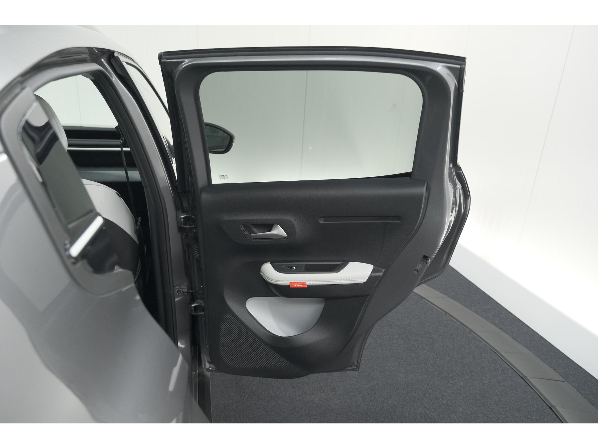 Citroen Ë-C3 Max 113pk 44 kWh | 7 KW Laadfunctie | Camera | Navigatie | Apple Carplay | Parkeersensoren