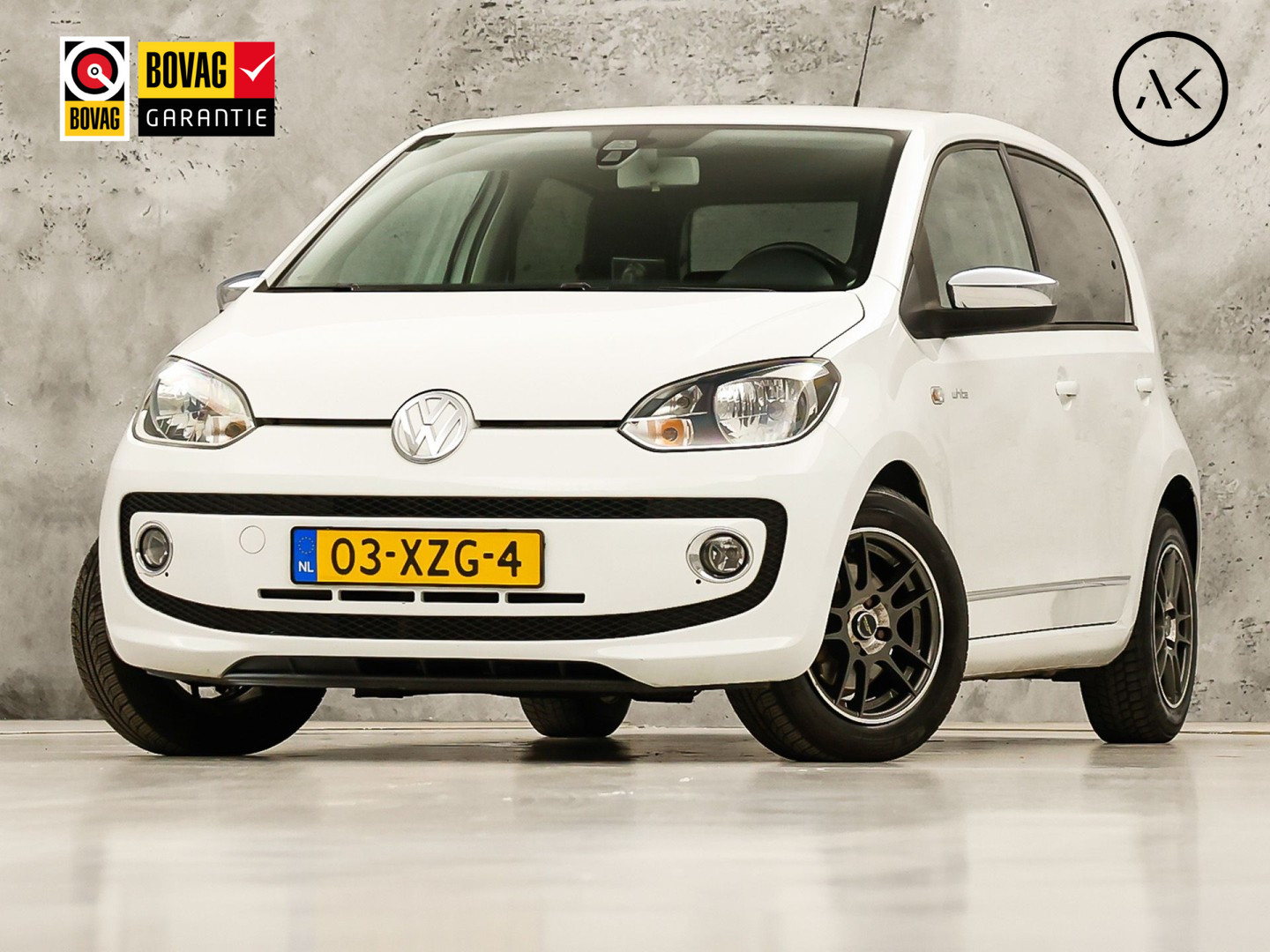 Volkswagen up! 1.0 high up! (NAVIGATIE, 5 DEURS, GETINT GLAS, LM VELGEN, SPORTSTOELEN, PARKEERSENSOREN, ELEK RAMEN, NIEUWSTAAT)
