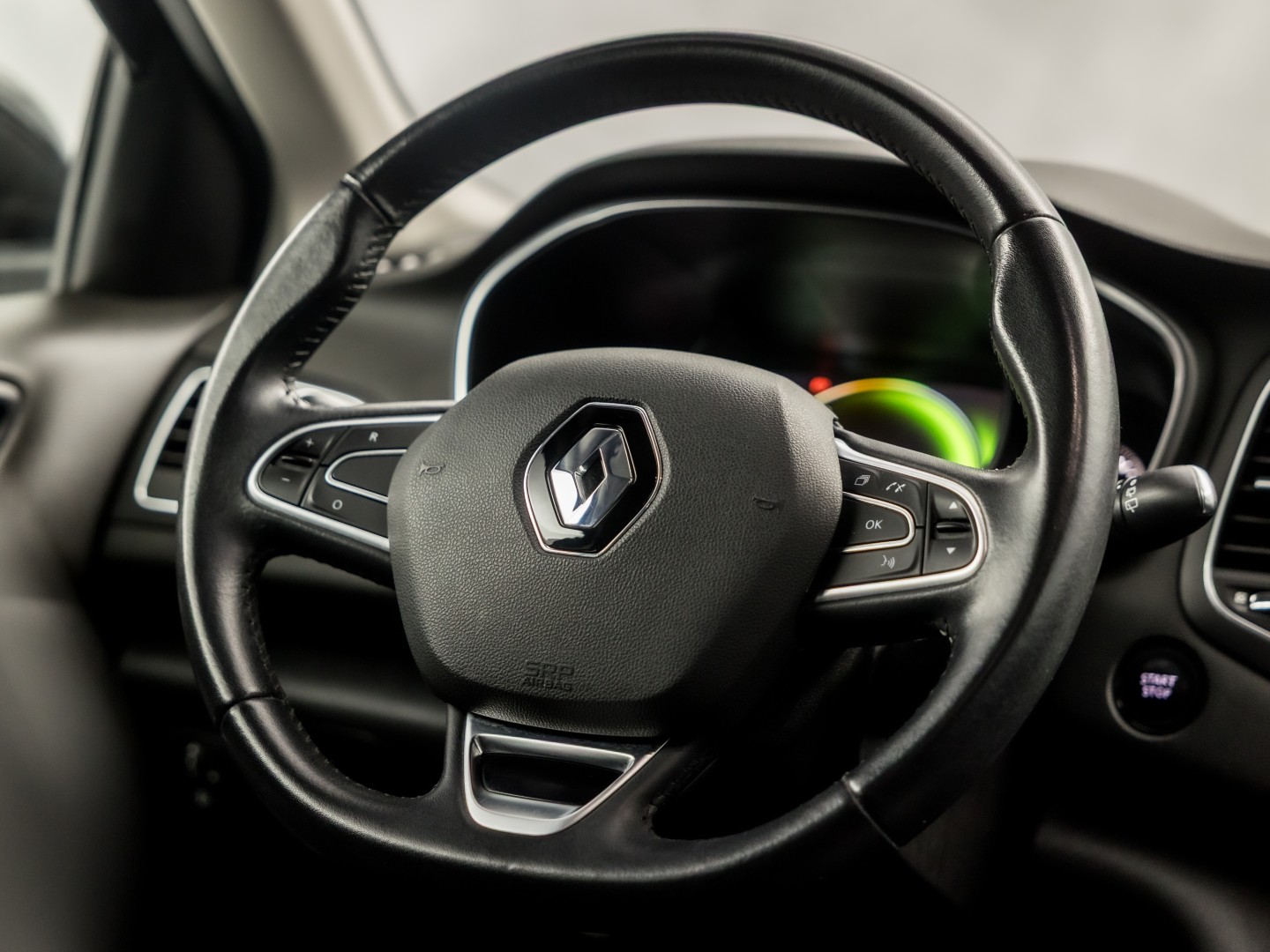 Renault Mégane Estate 1.2 TCe Bose Automaat (VIRTUAL COCKPIT, GROOT NAVI, LEDER/ALCANTARA, GETINT GLAS, STOELVERWARMING, SPORTSTOELEN, TREKHAAK, PARKEERSENSOREN, NIEUWSTAAT)