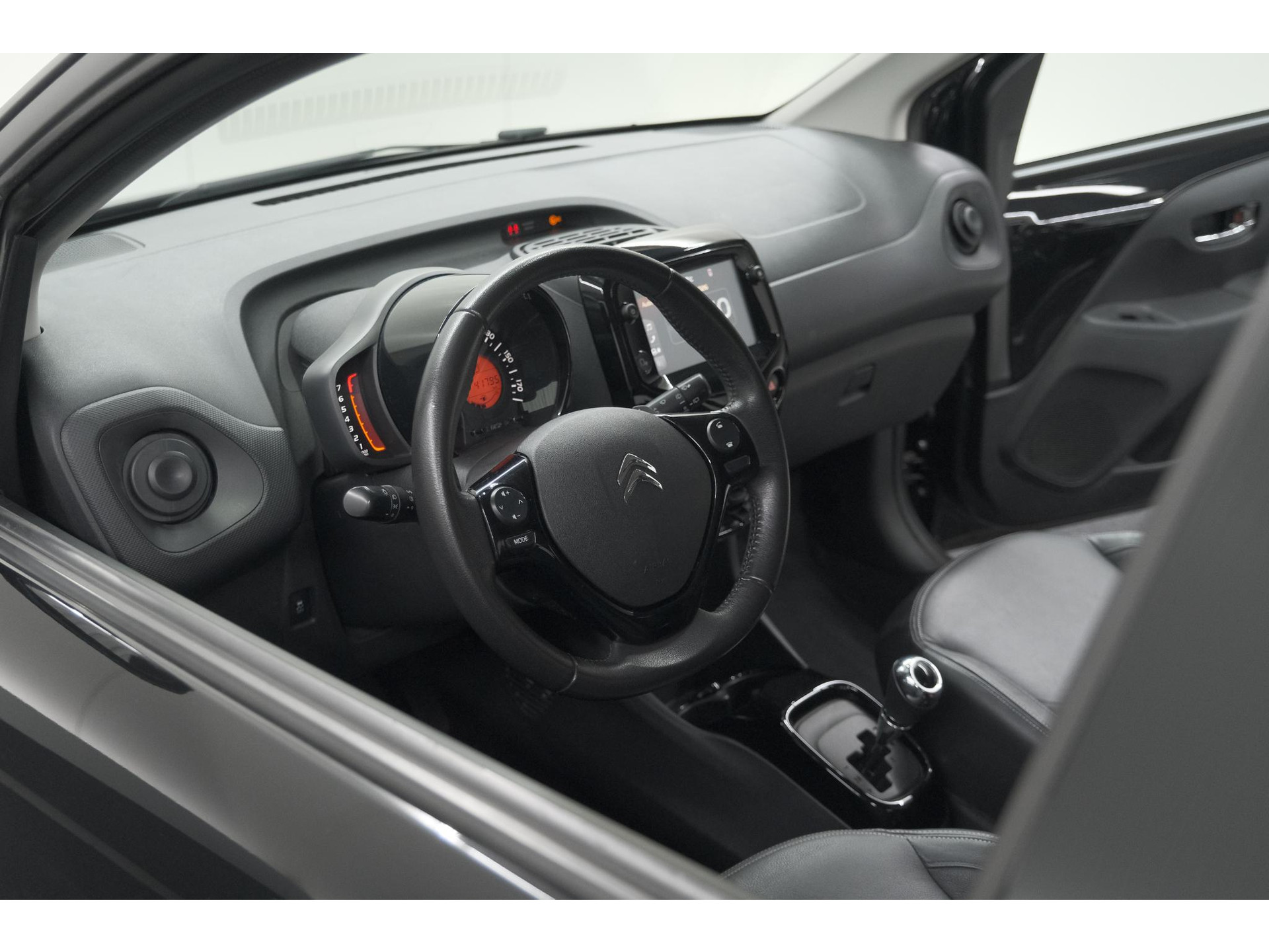 Citroen C1 1.0 VTi Shine | Automaat | Stoelverwarming | Camera | Lederen bekleding