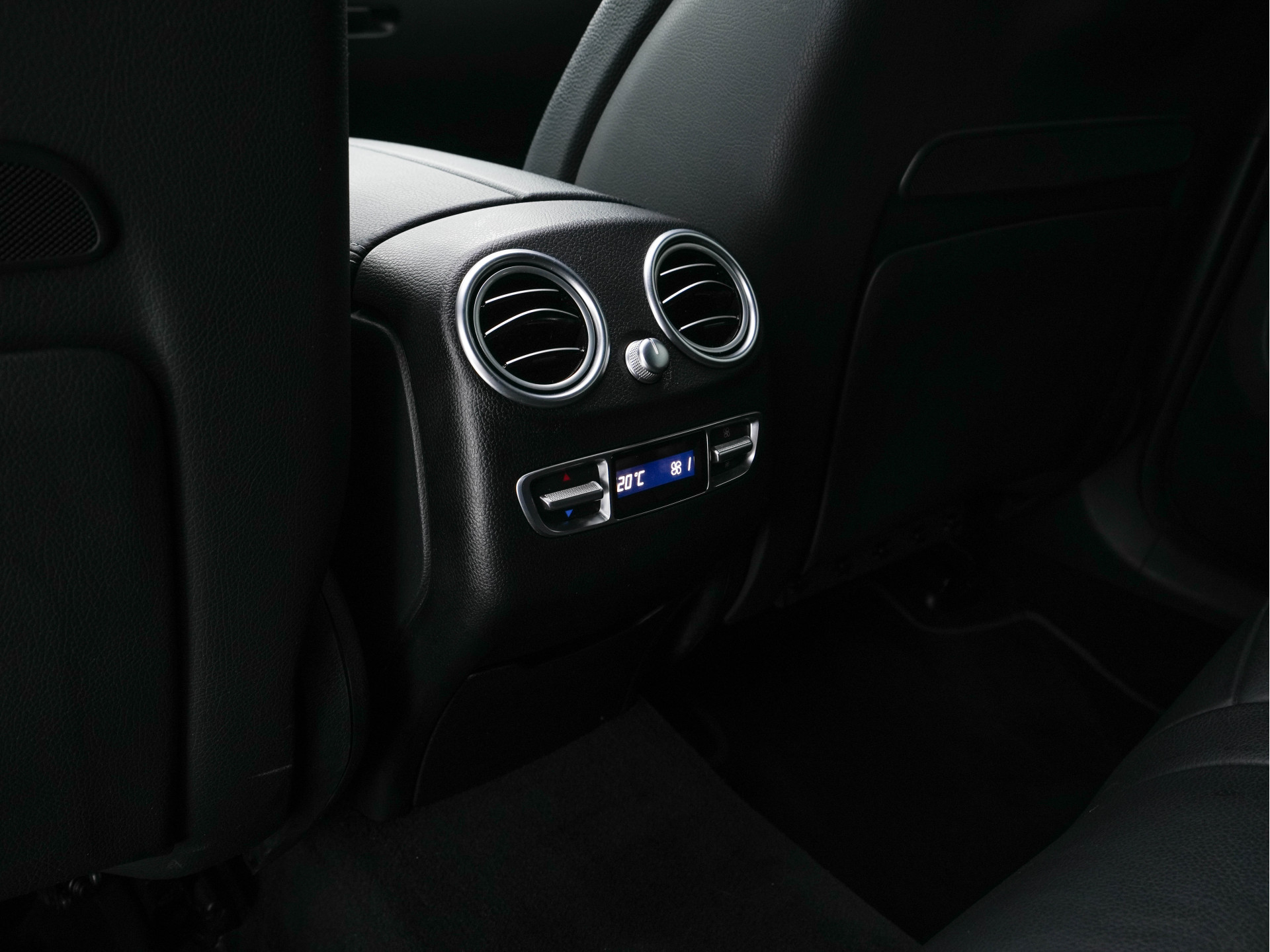 Mercedes-Benz EQC 400 4MATIC AMG-Pack Premium Plus 80 kWh (3-Fase) {SOH-94%} (INCL-BTW) *PANO | WIDESCREEN | HEAD-UP | DISTRONIC | MULTI-BEAM | BURMESTER-AUDIO | MEMORY-PACK | TOP-VIEW | KEYLESS | LEATHER | SPORT-SEATS | DAB+ | AMBIENT-LIGHT | 20''