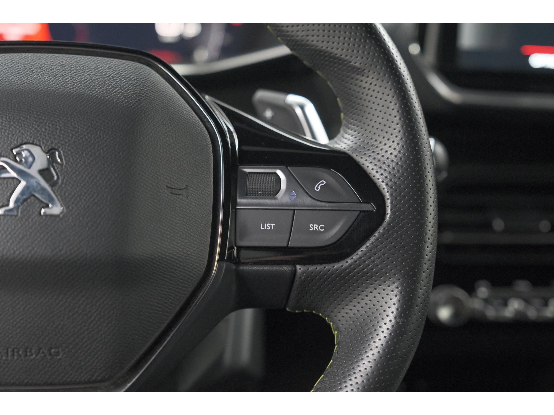 Peugeot 208 PureTech 100 EAT8 GT | Camera | Dodehoekdetectie | Navigatie | Apple Carplay