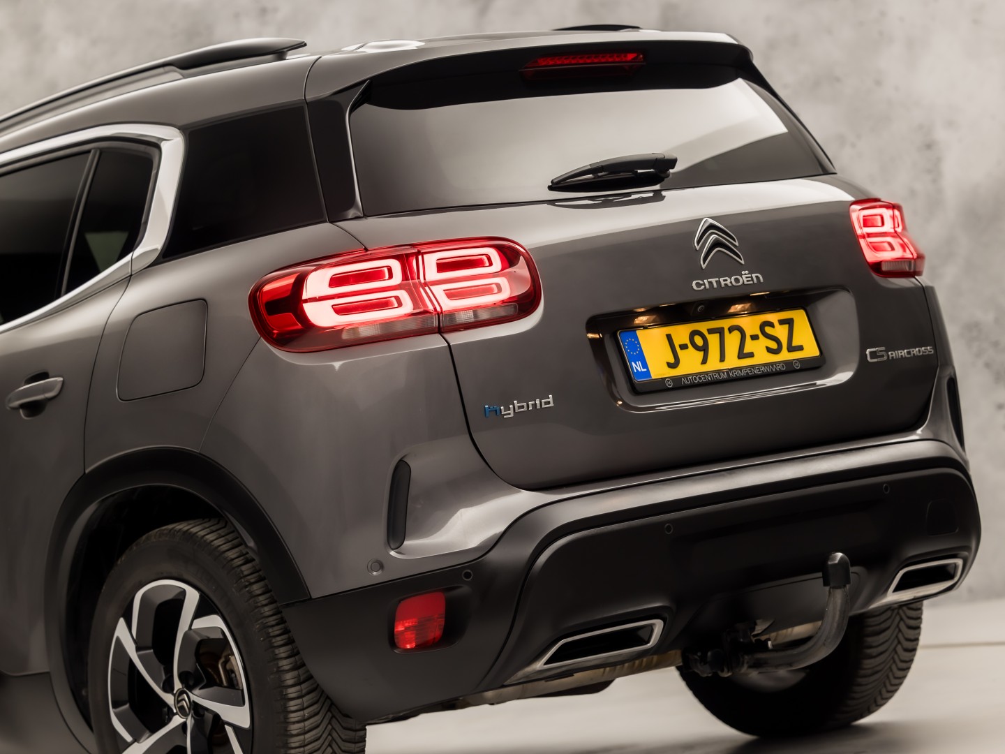 Citroën C5 Aircross 1.6 Plug-in Hybrid 225 Deluxe Sport 225Pk Automaat (APPLE CARPLAY, SOH 93%, GROOT NAVI, 360 CAMERA, GETINT GLAS, ELEK SPORTSTOELEN, LEDER, STOELVERWARMING, ADAPTIVE CRUISE, NIEUWSTAAT)