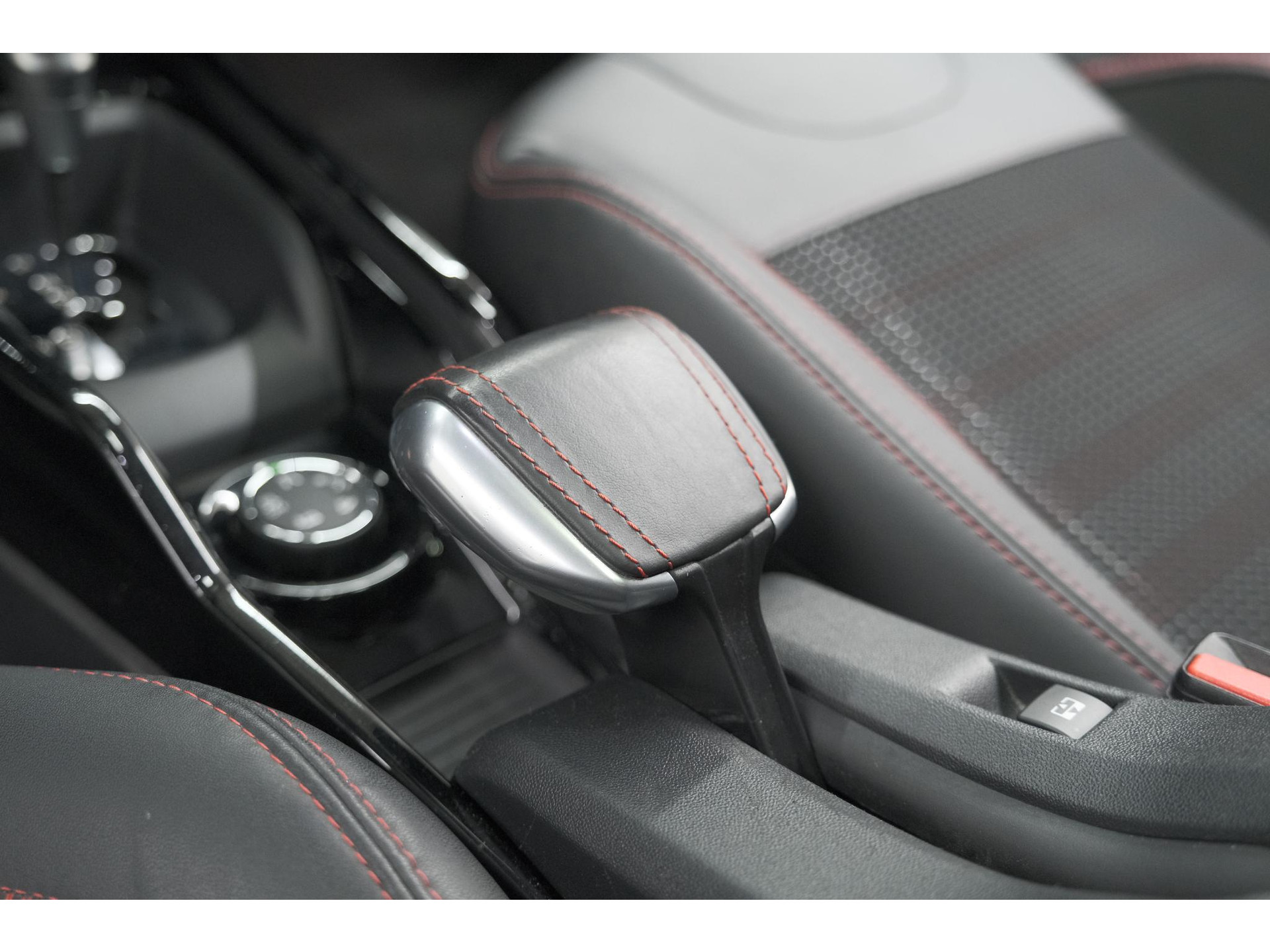 Peugeot 2008 PureTech 110 EAT6 GT | Trekhaak | Camera | Panoramadak | Apple Carplay