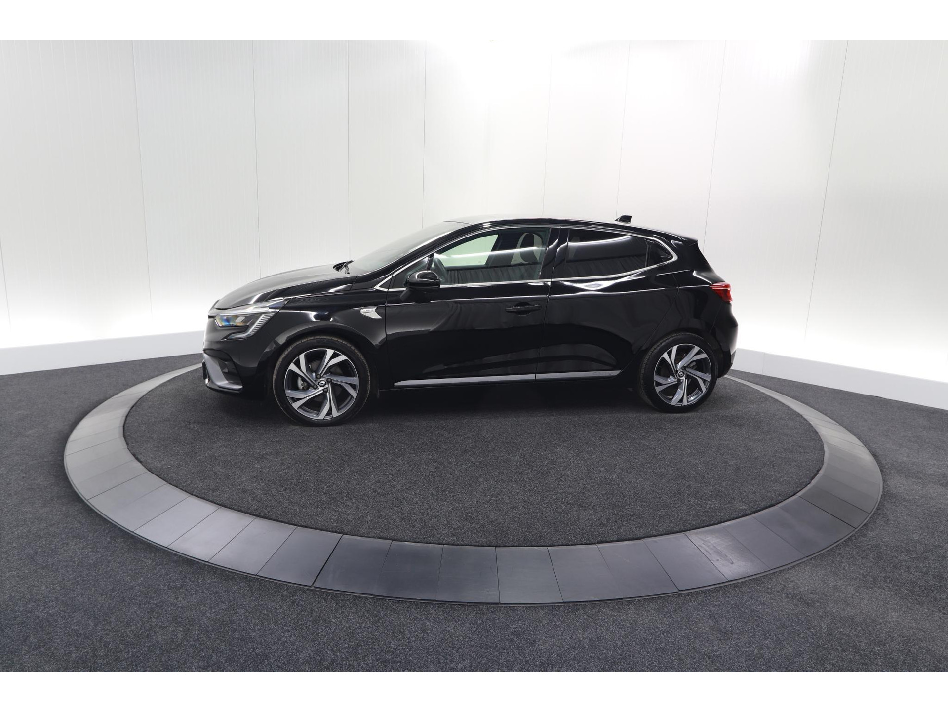 Renault Clio 1.6 E-Tech Hybrid 140 R.S. Line | 360 Camera | Apple Carplay | 9.3 Inch Groot Scherm | Sportstoelen