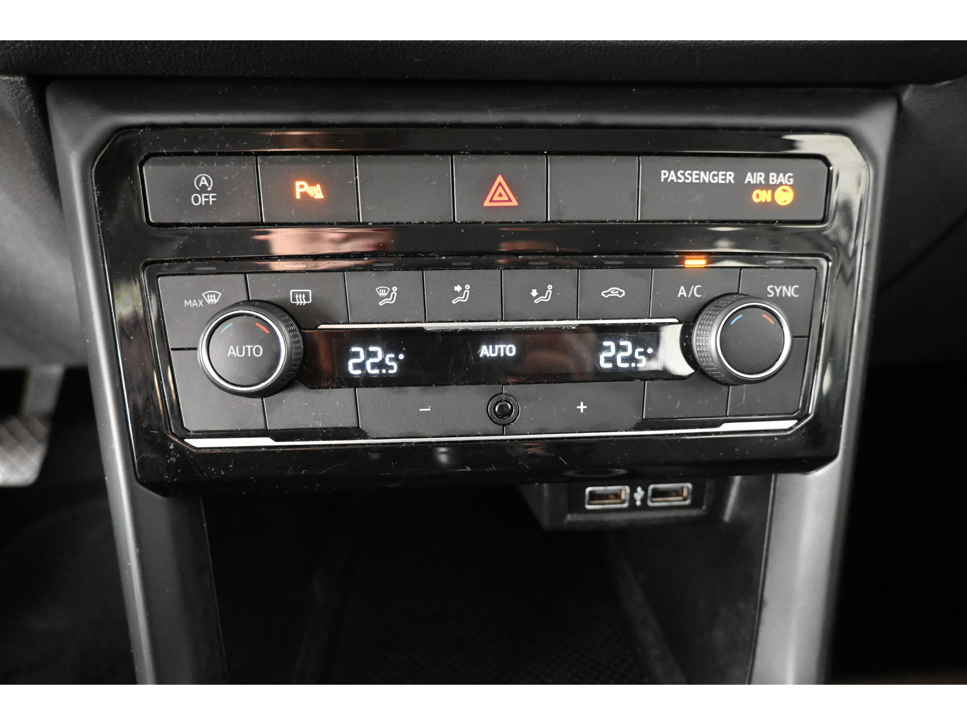 Volkswagen T-Cross 1.0 TSI Life Clima Cruise Control Navigatie Carplay Camera Rijklaarprijs Inruil Mogelijk!
