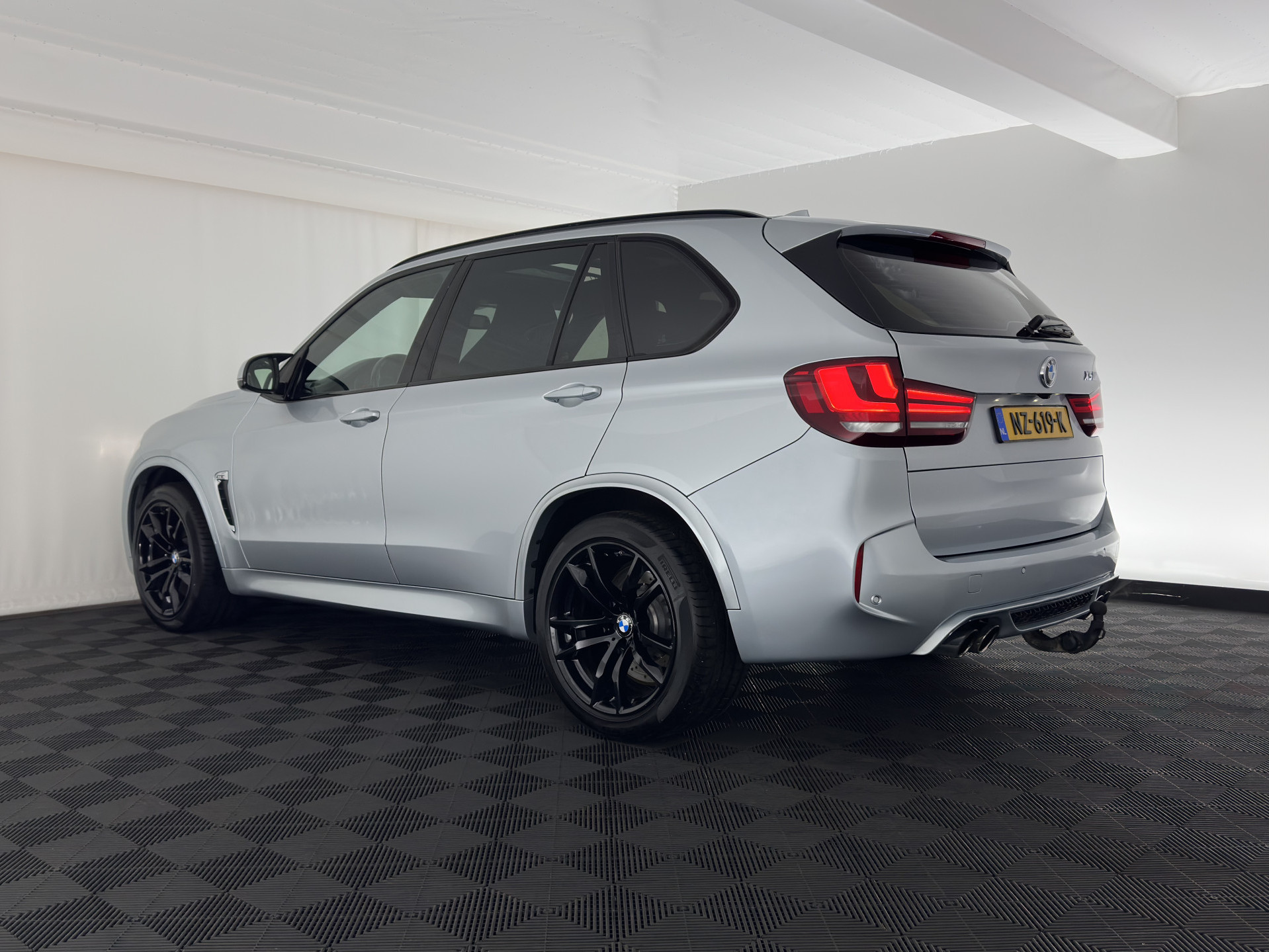 BMW X5 M Aut. *PANO | HEAD-UP | LEATHER | FULL-LED | NAVI-FULLMAP | MEMORY-PACK | HARMAN/KARDON-AUDIO | KEYLESS | CAMERA | HEATED-COMFORTSEATS | SHIFTPADDLES | TOWBAR | 20''ALU*