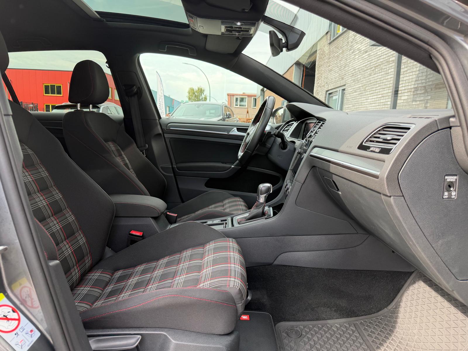 Volkswagen Golf 2.0 TSI GTI Performance | 3/6/12MND GARANTIE | PANO | LED | ACC | TREKHAAK | NAVI | STOELVERW. |