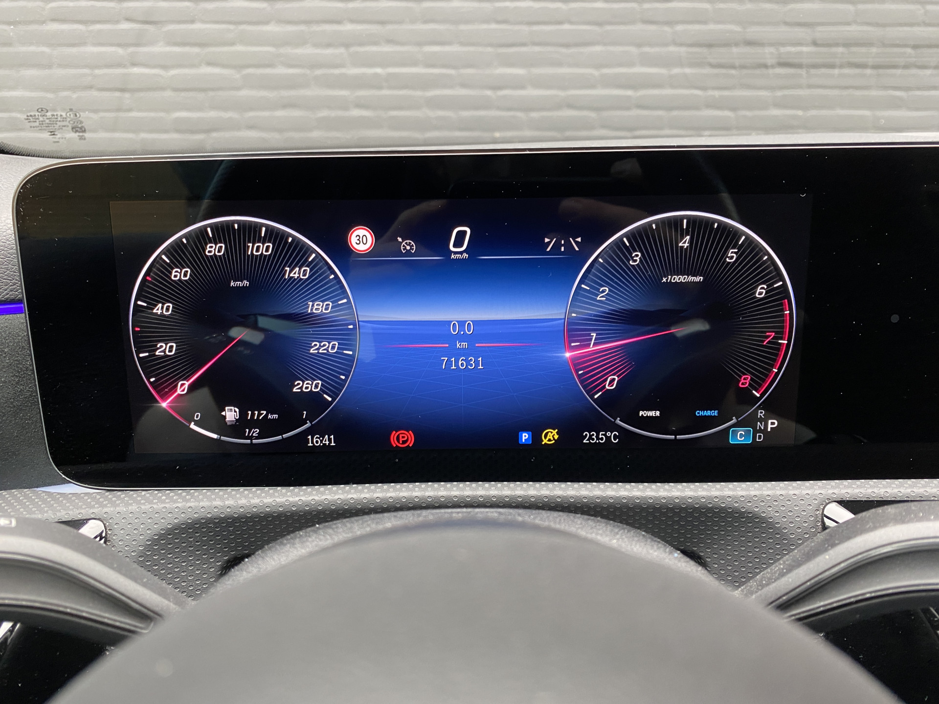 Mercedes-Benz A-klasse 180 AMG Line AUT. | 1e eigenaar | dealer onderh. | panoramadak | camera | night pakket | sfeerverlichting