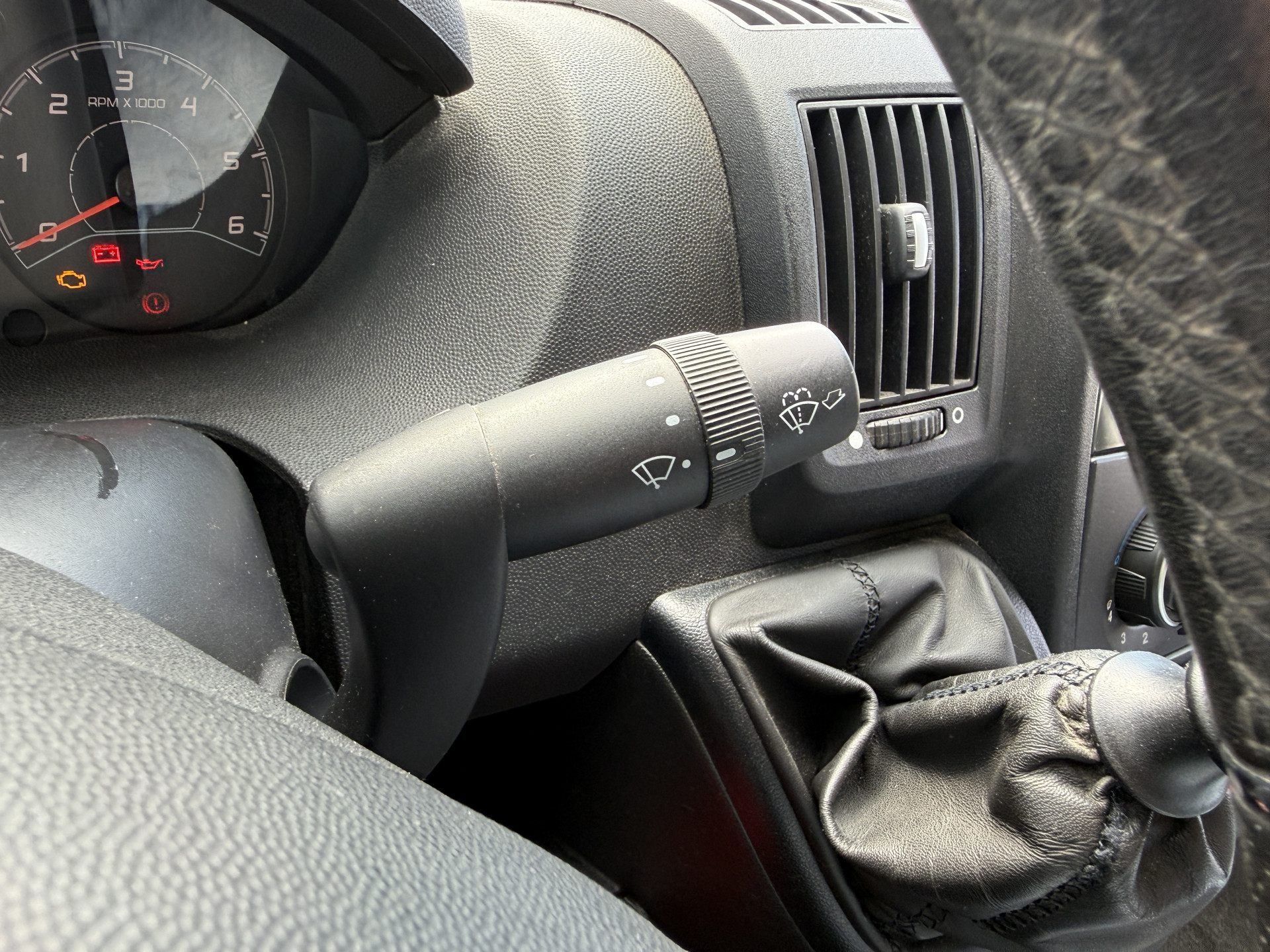 Peugeot Boxer 2.0 130PK Bakwagen Laadklep Nieuwe Distributieriem Navigatie Camera Airco Zijdeur Meubelbak Koffer