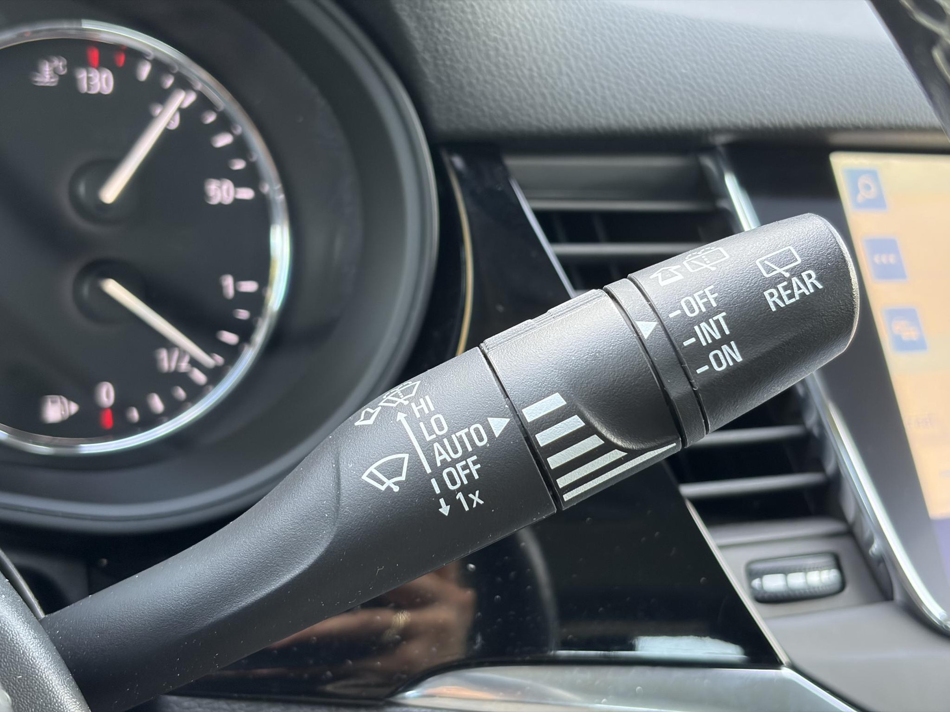 Opel Astra Sports Tourer 1.2 Business Elegance ✓1e Eigenaar✓110pk✓Carplay✓Camera✓Navi✓Clima✓Cruise✓Halfleder✓Comfortstoel✓Pdc V+A✓6 Bak✓Dealer Onderhouden✓Keyless✓Lm velgen✓N.A.P✓Apk tot 06-2027