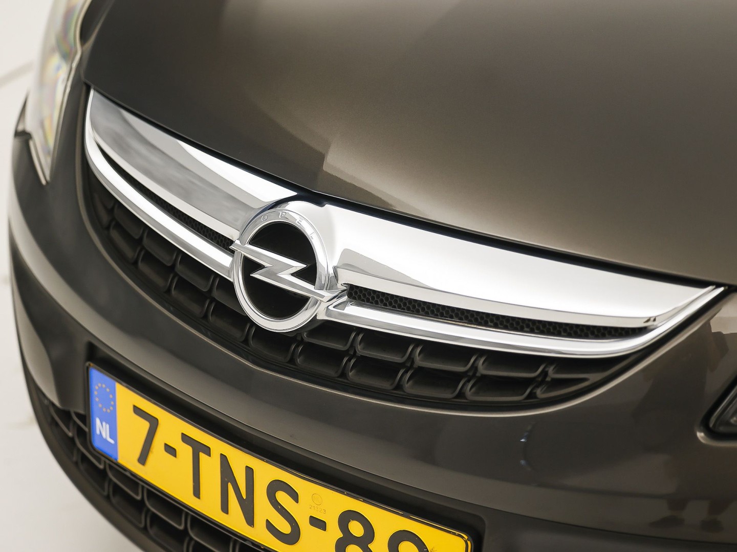 Opel Corsa 1.2-16V Sport (5 DEURS, NAVIGATIE, LM VELGEN, SPORTSTOELEN, ELEK RAMEN, TREKHAAK, NIEUWSTAAT)
