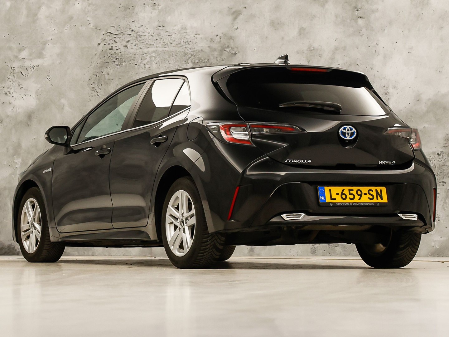 Toyota Corolla 1.8 Hybrid Sport Automaat (VIRTUAL COCKPIT, APPLE CARPLAY, CAMERA, STUUR/STOELVERWARMING, SPORTSTOELEN, ADAPTIVE CRUISE, ZWART HEMEL, NIEUWE APK, NIEUWSTAAT)