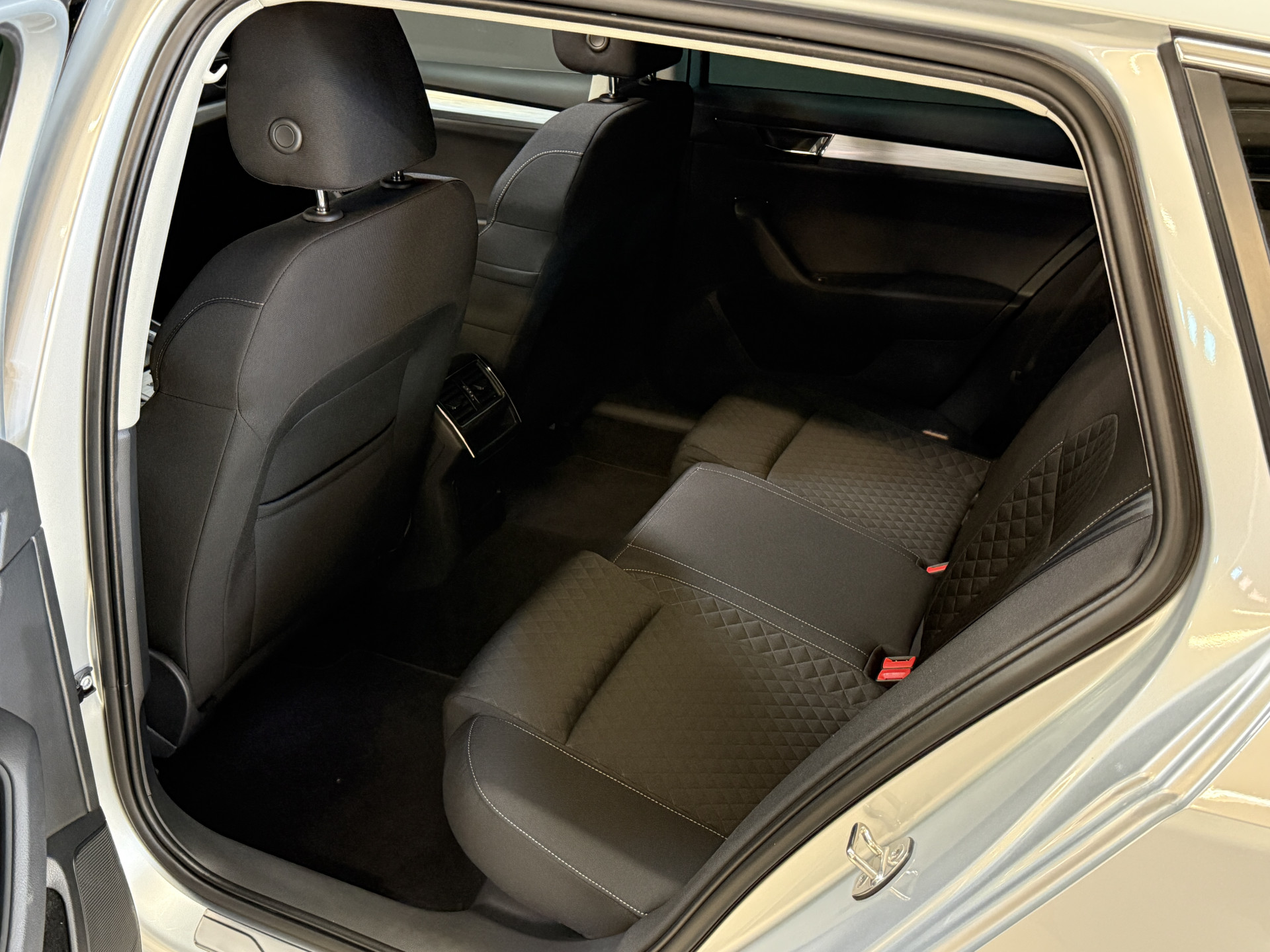 ŠKODA Superb Combi 1.4 TSI iV Business Edition Plus | Panoramadak | Crystal Light | Apple Carplay