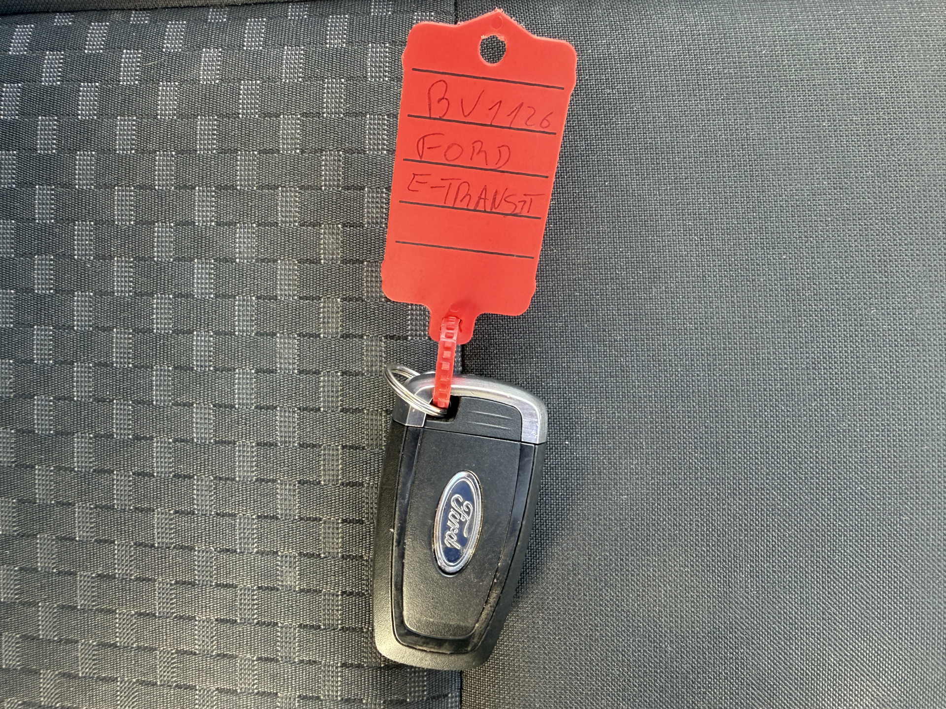 Ford e-Transit 68kWh 184PK L4H3 317km WLTP 93.7% (SOH) BEV Snelladen Carplay Climate control 360° Camera Parkeersensoren v+a Stoelverwarming