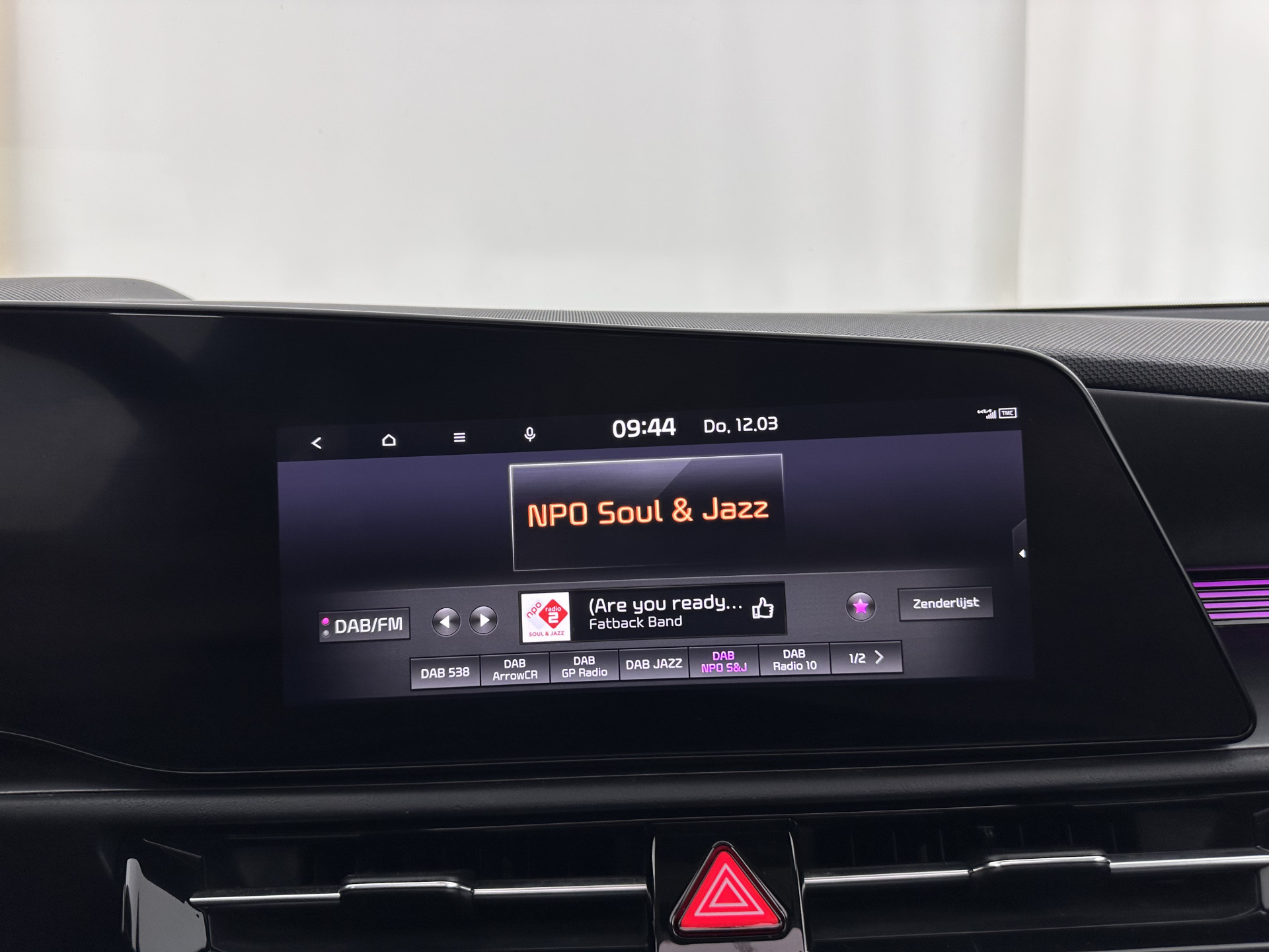 Kia Niro 1.6 GDi Hybrid Dynamic Plus Line (INCL-BTW) Aut. *PANO | HEAD-UP | LEATHER | DIGI-COCKPIT | NAVI-FULLMAP | DAB | ADAPTIVE-CRUISE | CAMERA | HEATED-COMFORTSEATS | KEYLESS | PRIVACYGLASS | SHIFTPADDLES | CARPLAY | TOWBAR | 16"