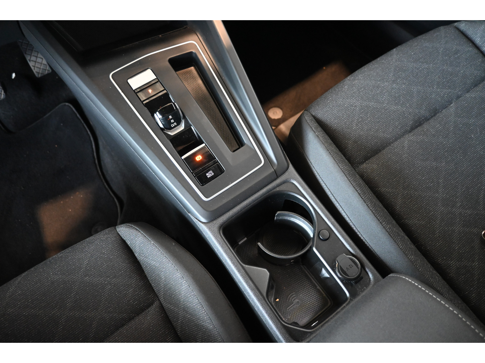 Volkswagen Golf 1.5 eTSI R-Line Automaat Clima Carplay Cruise Control Rijklaarprijs Inruil Mogelijk!