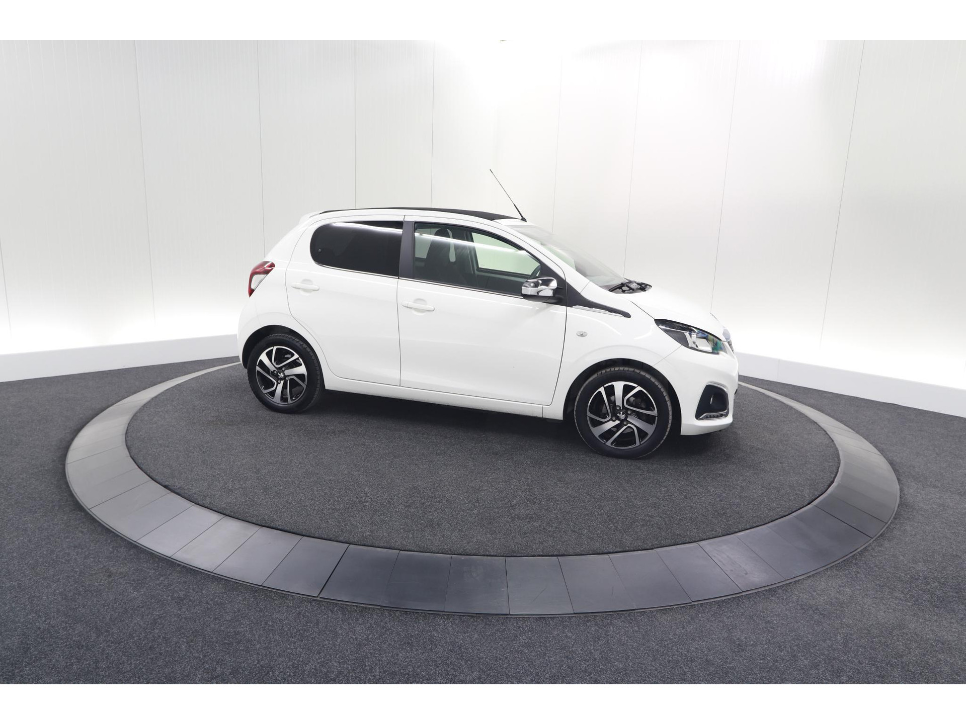 Peugeot 108 1.0 e-VTi Allure TOP! | Elektrisch Vouwdak | Camera | Navigatie | Climate Control