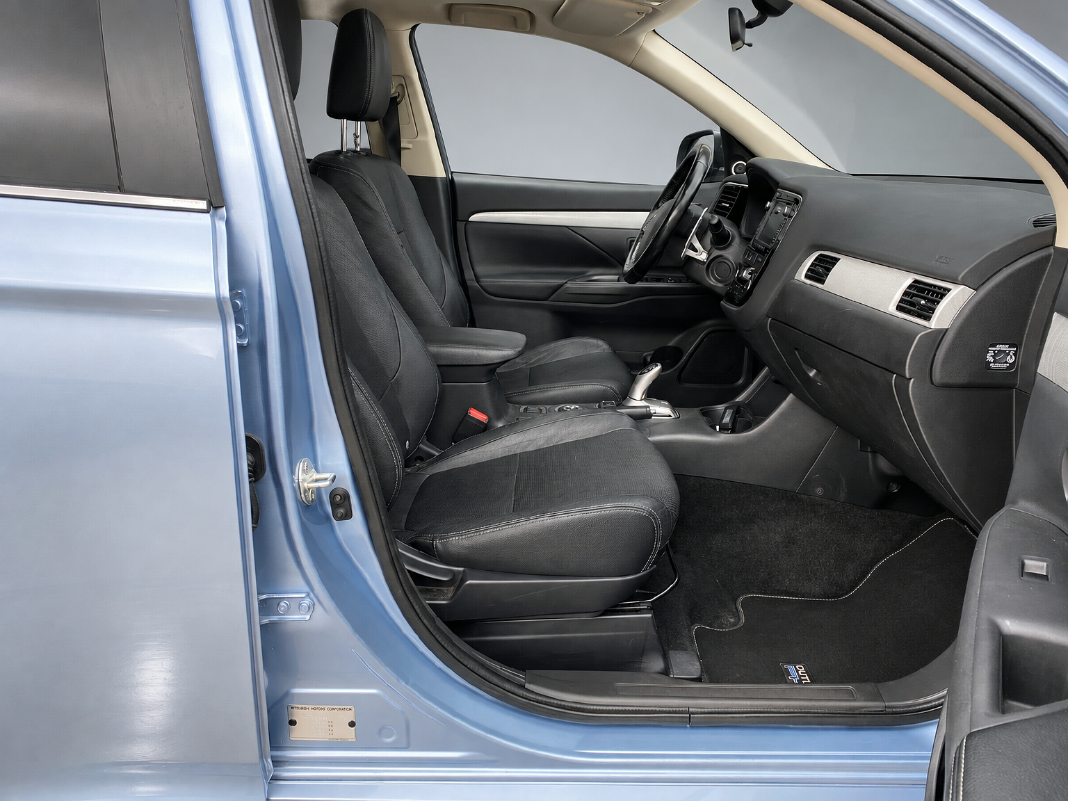 Mitsubishi Outlander 2.0 PHEV Instyle 4WD 203 pk | navigatie | leder interieur | schuifdak | trekhaak | elektr. achterklep